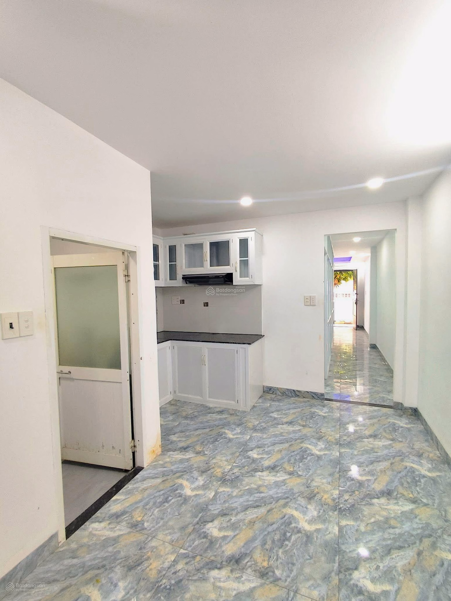 Discounted price for urgent sale, 1st floor apartment nearly 52m2, beautiful new, ready to move in, 2 bedrooms, nice airy balcony, private pink book