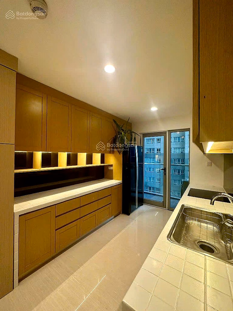 Owner sells 3 bedroom corner apartment 134m2 8.5 billion CC Packexim, Phu Thuong, Tay Ho. Full NT, SDCC: 0966 769 ***
