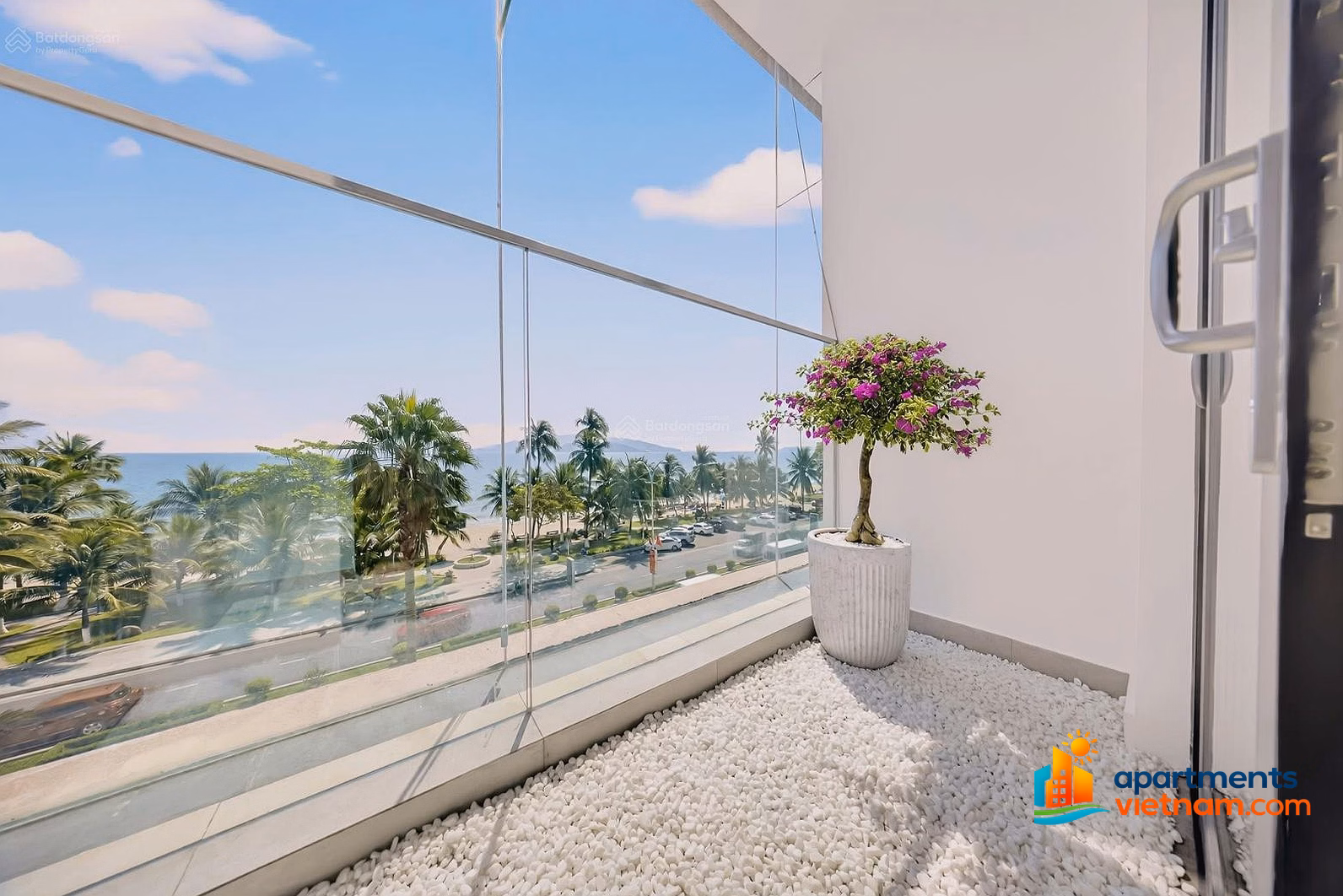 Onsen 3 Exclusive apartment CDT fireworks view. Pay 800 million VND to own 54m² apartment, 30-month interest grace!
