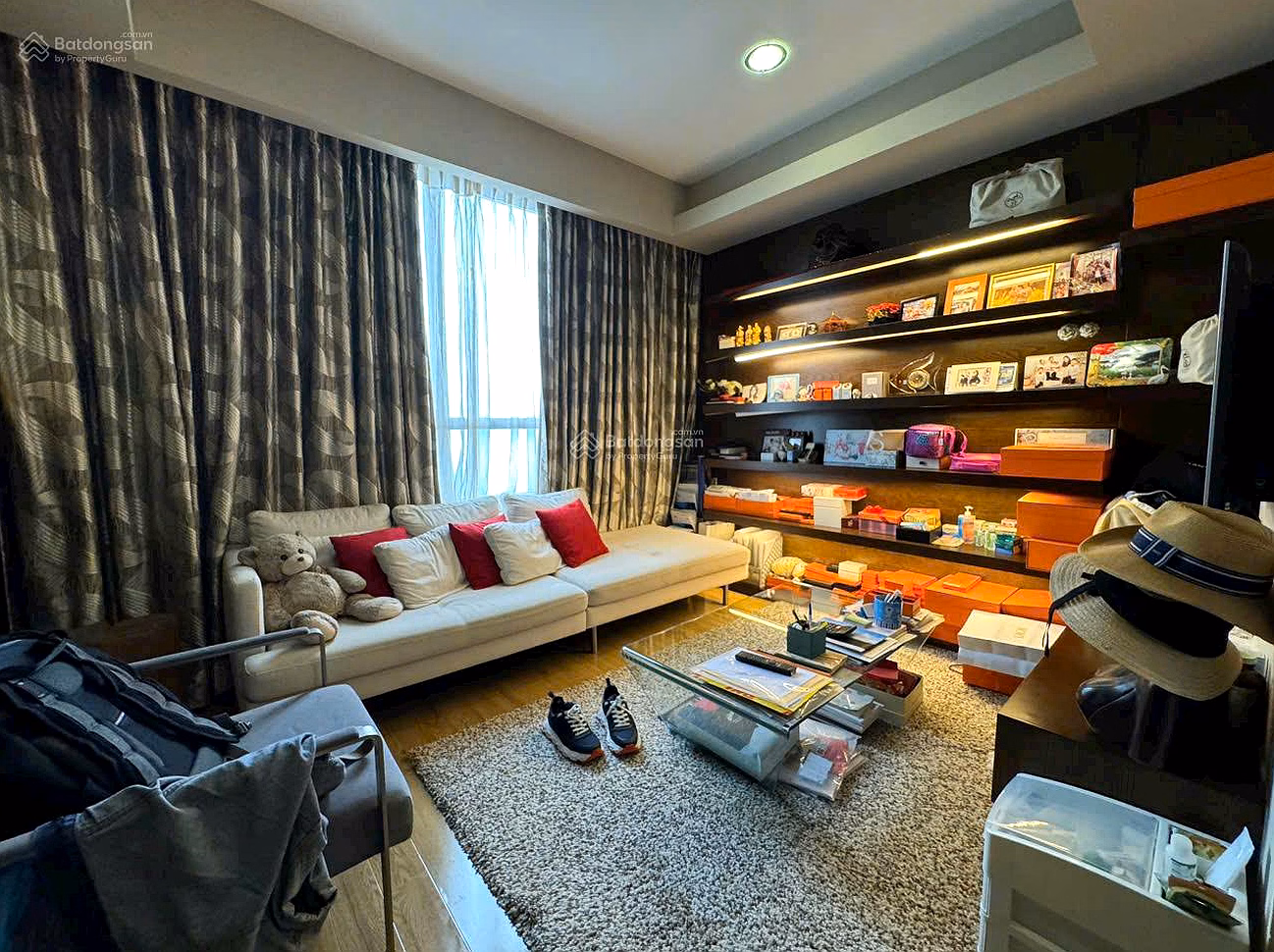 Urgent sale of Sunrise City apartment, 127m2, 3 bedrooms, 3 bathrooms, nice furniture, price: 10.5 billion, contact: 0938 498 *** Hoa