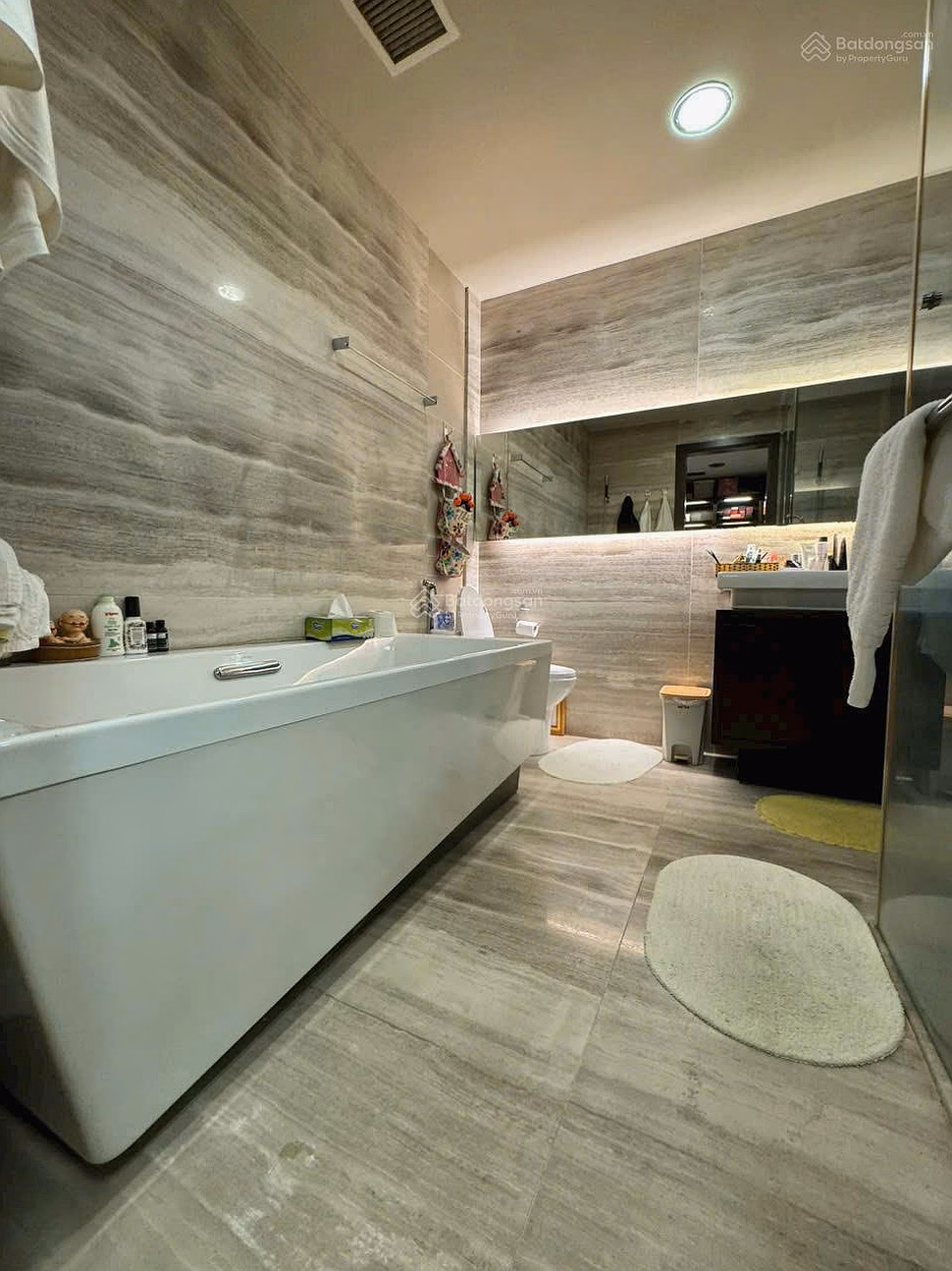 Urgent sale of Sunrise City apartment, 127m2, 3 bedrooms, 3 bathrooms, nice furniture, price: 10.5 billion*** Hoa