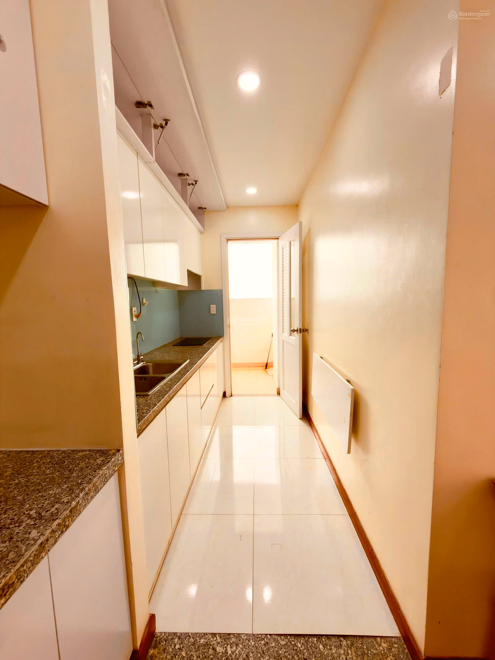 2 bedroom apartment for sale - View to the center, available for rent 9 million/month, house has just been painted and repaired so it's brand new
