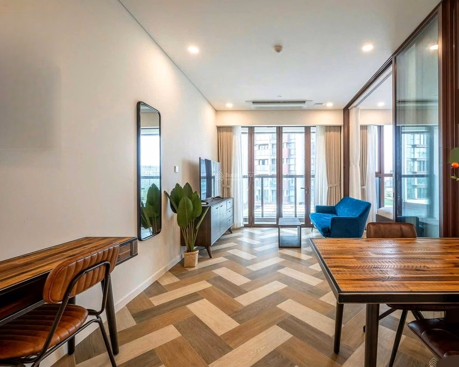 The Galleria - Metropole: Selling 1-bedroom apartment for 14 billion all in - Fully furnished - River view, interior area