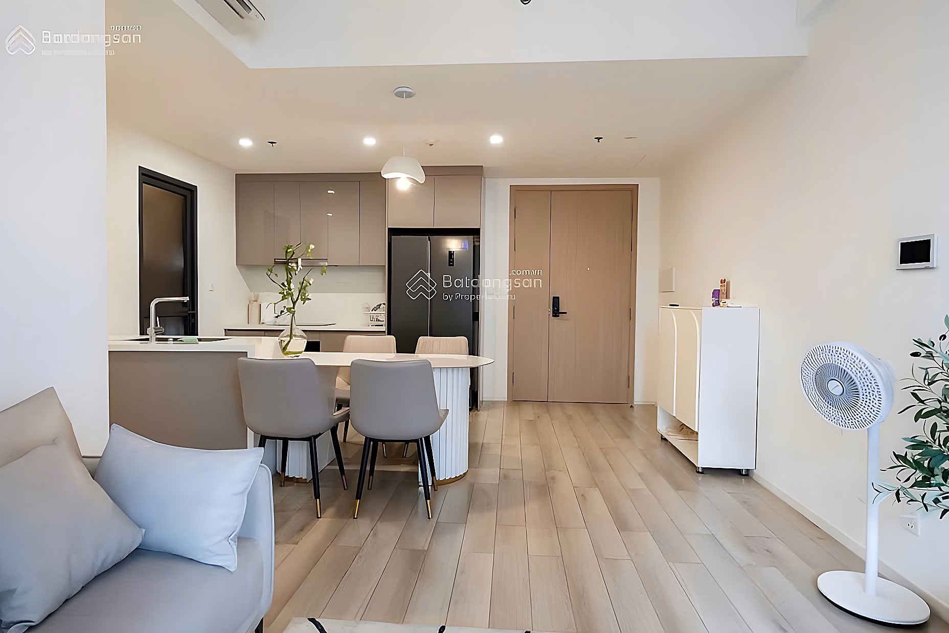 Selling apartment with 2 bedrooms, 2 bathrooms, 55m2, very good price 1.4 billion in Vinh Loc B, Binh Chanh, HCM