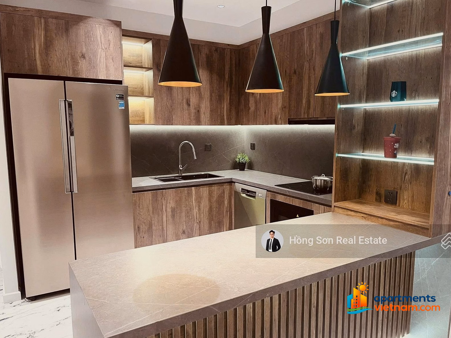 Vinhomes Central Park 3-bedroom apartment for sale priced from 14.3 billion, many apartments have river view windows & LM81***