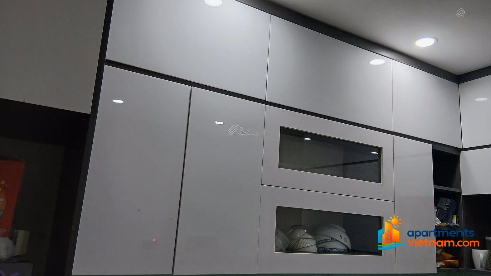 Owner quickly sells corner apartment 3 bedrooms 2 bathrooms 80m2, full furniture, middle and low floors, S218 Vinhomes Ocean Park Gia Lam
