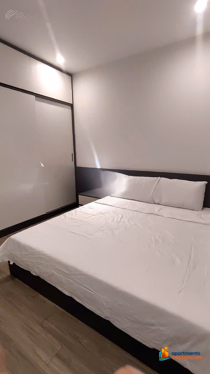 Owner quickly sells corner apartment 3 bedrooms 2 bathrooms 80m2, full furniture, middle and low floors, S218 Vinhomes Ocean Park Gia Lam