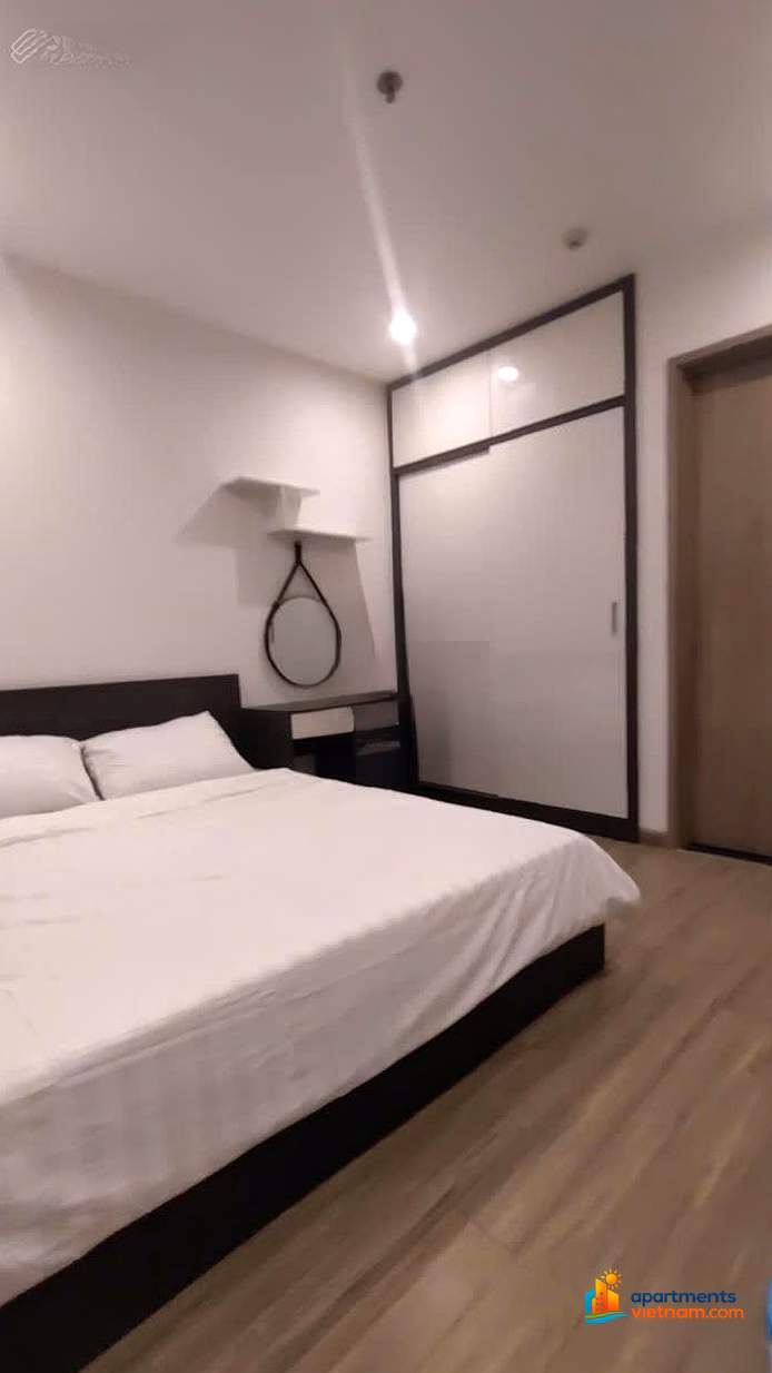 Owner quickly sells corner apartment 3 bedrooms 2 bathrooms 80m2, full furniture, middle and low floors, S218 Vinhomes Ocean Park Gia Lam