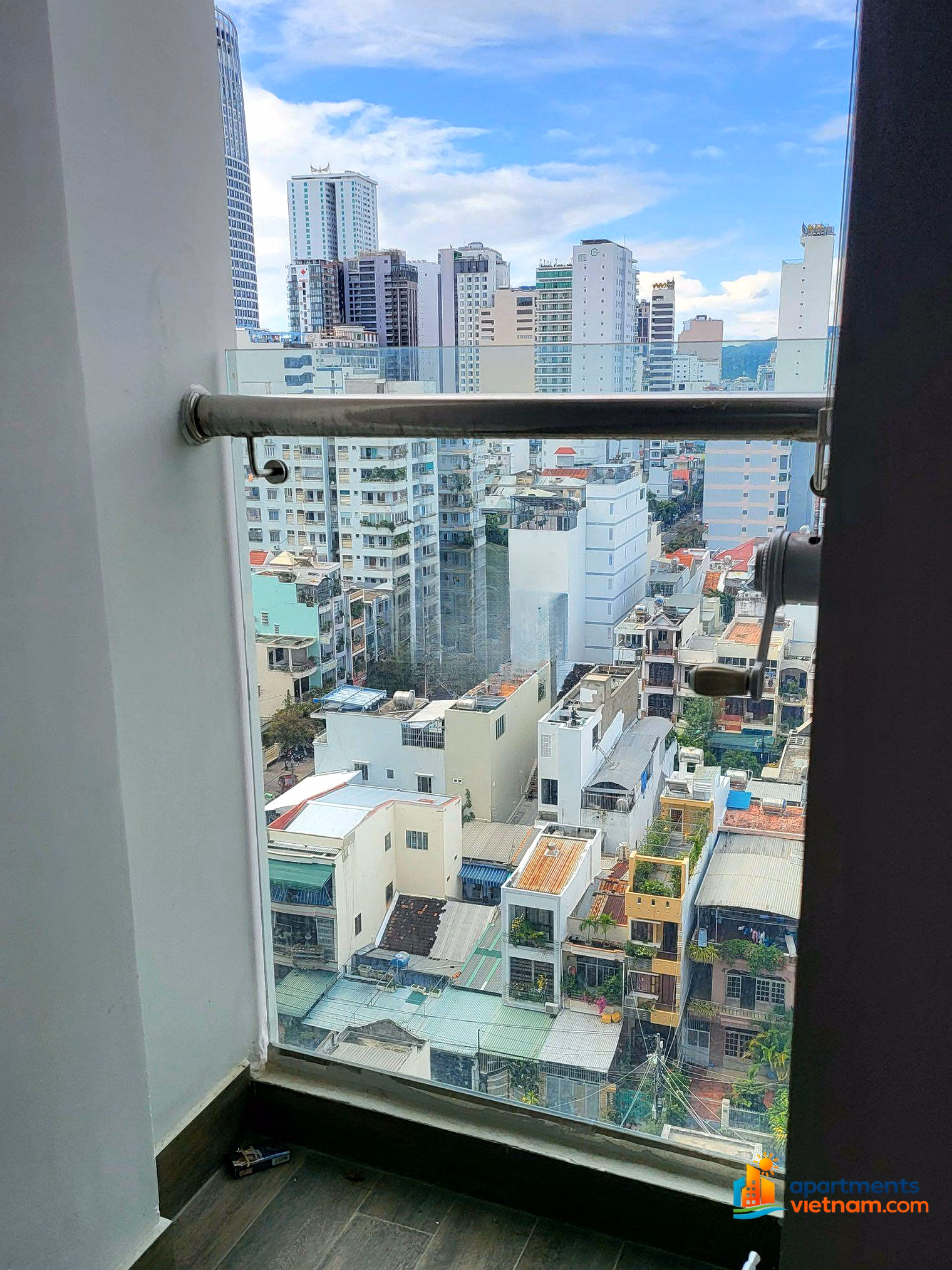 HUD Nguyen Thien Thuat apartment 45m2 - right in the center with sea view - fully furnished