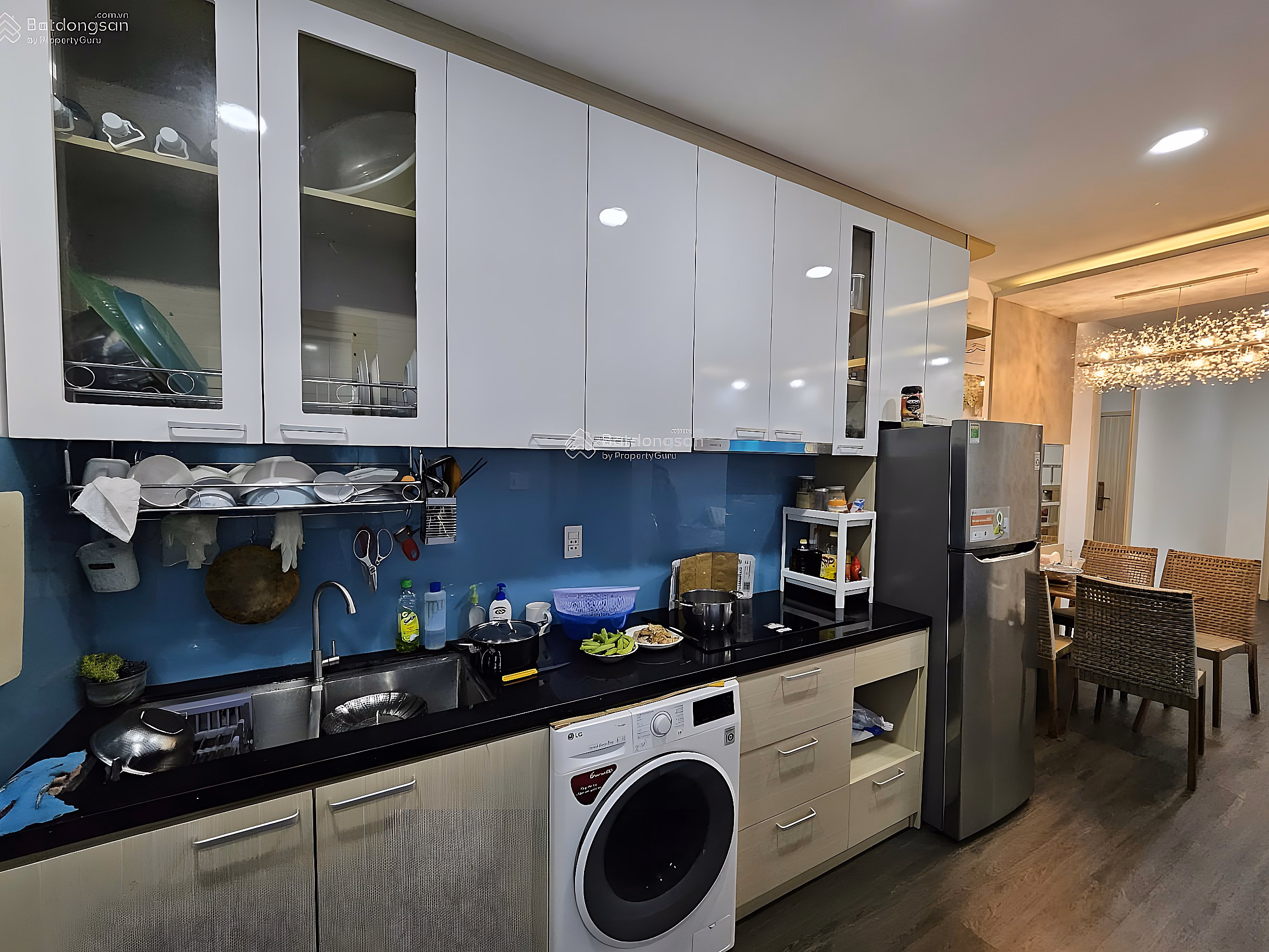 Booking Shopping cart for rent at good prices Muong Thanh Khanh Hoa 04 Tran Phu - clean interior