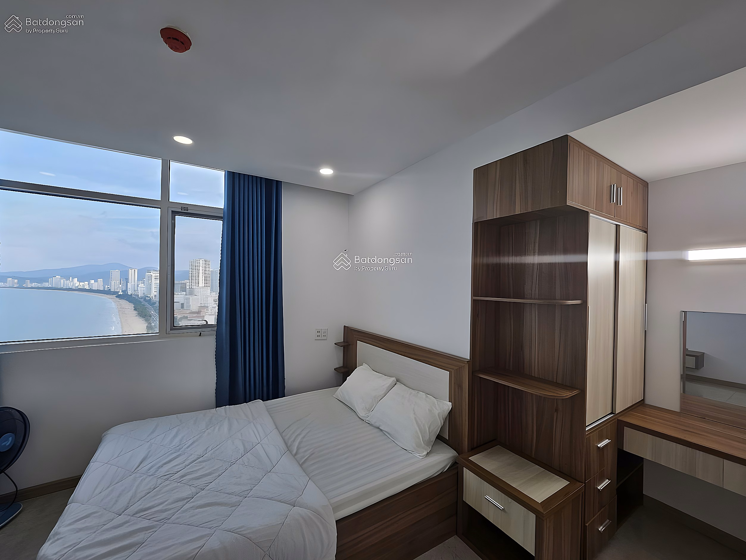 Booking Shopping cart for rent at good prices Muong Thanh Khanh Hoa 04 Tran Phu - clean interior