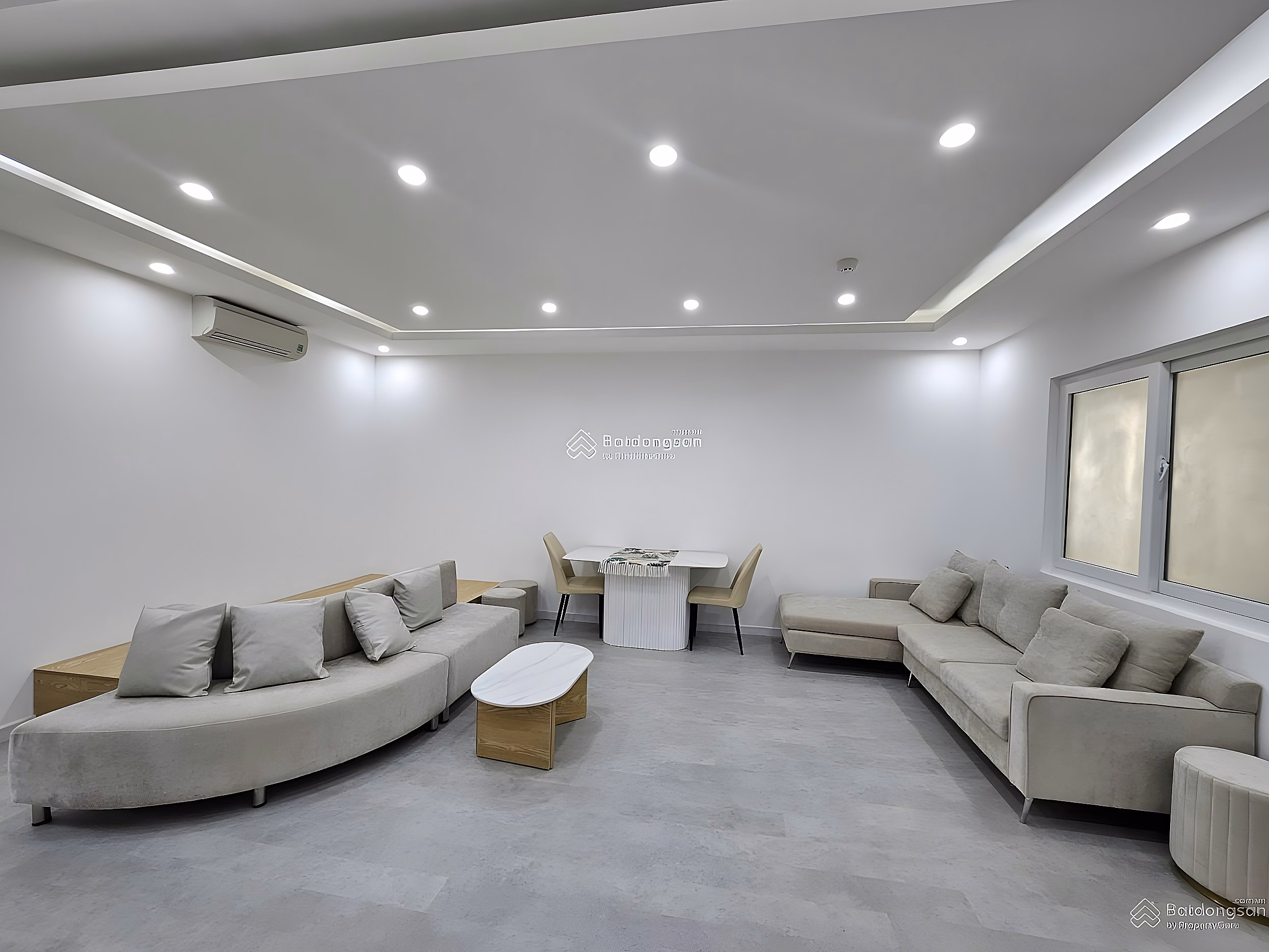 Booking Shopping cart for rent at good prices Muong Thanh Khanh Hoa 04 Tran Phu - clean interior