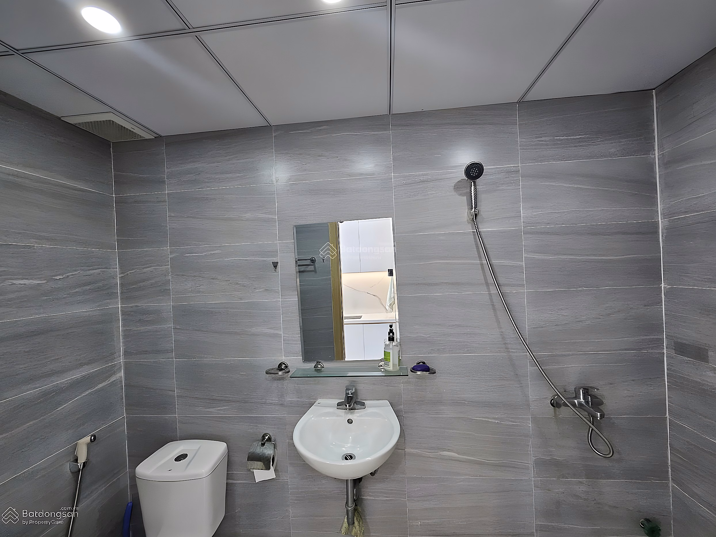 Booking Shopping cart for rent at good prices Muong Thanh Khanh Hoa 04 Tran Phu - clean interior