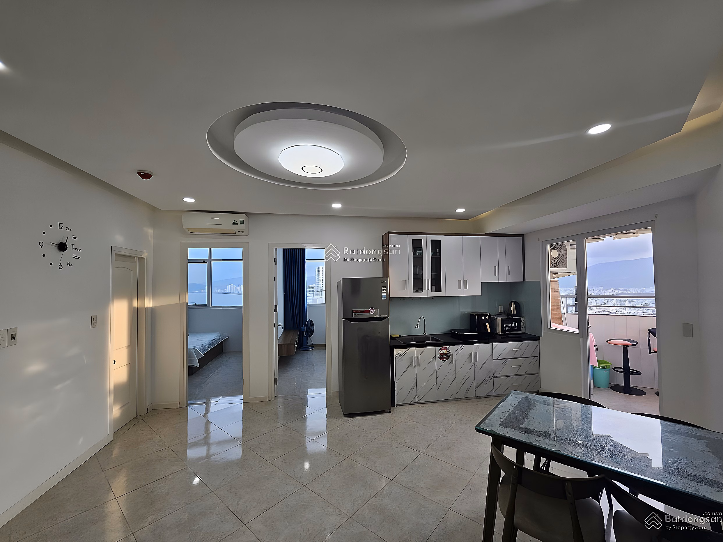 Booking Shopping cart for rent at good prices Muong Thanh Khanh Hoa 04 Tran Phu - clean interior