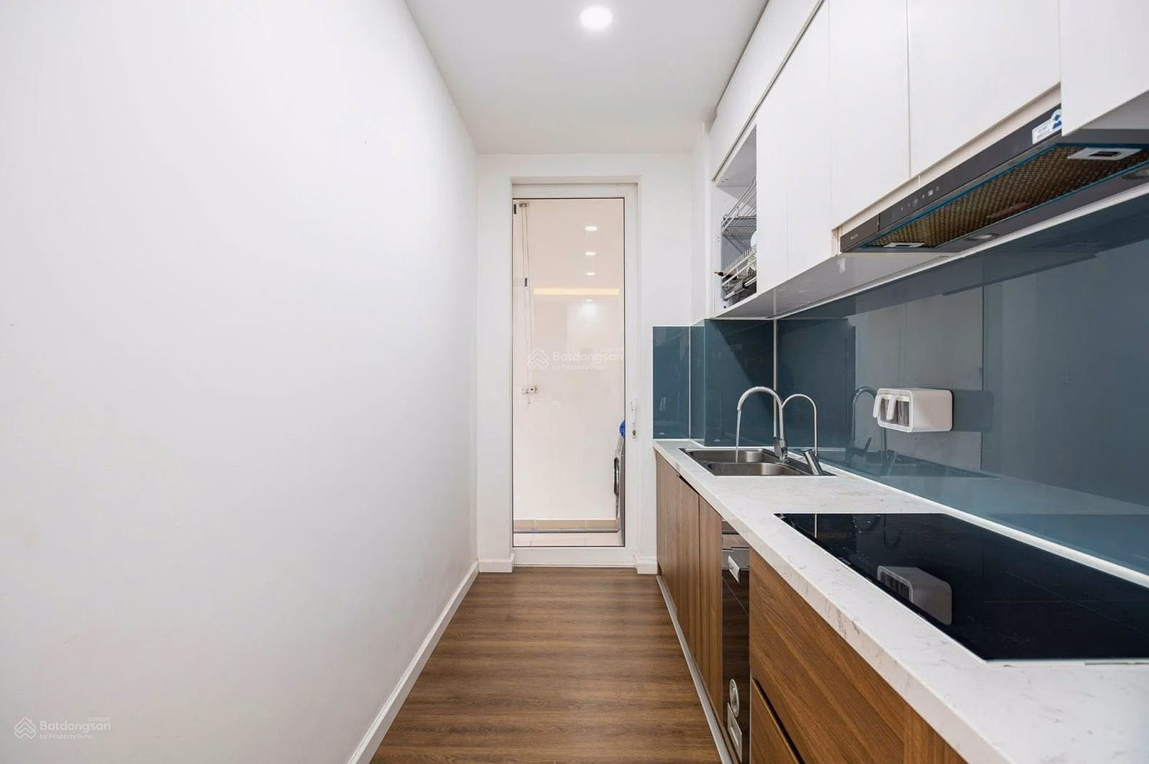 Sky Center Pho Quang apartment for sale, 2 bedrooms, 2 bathrooms for only 6.1 billion - Contract Sale [House available for immediate delivery] Keep the key