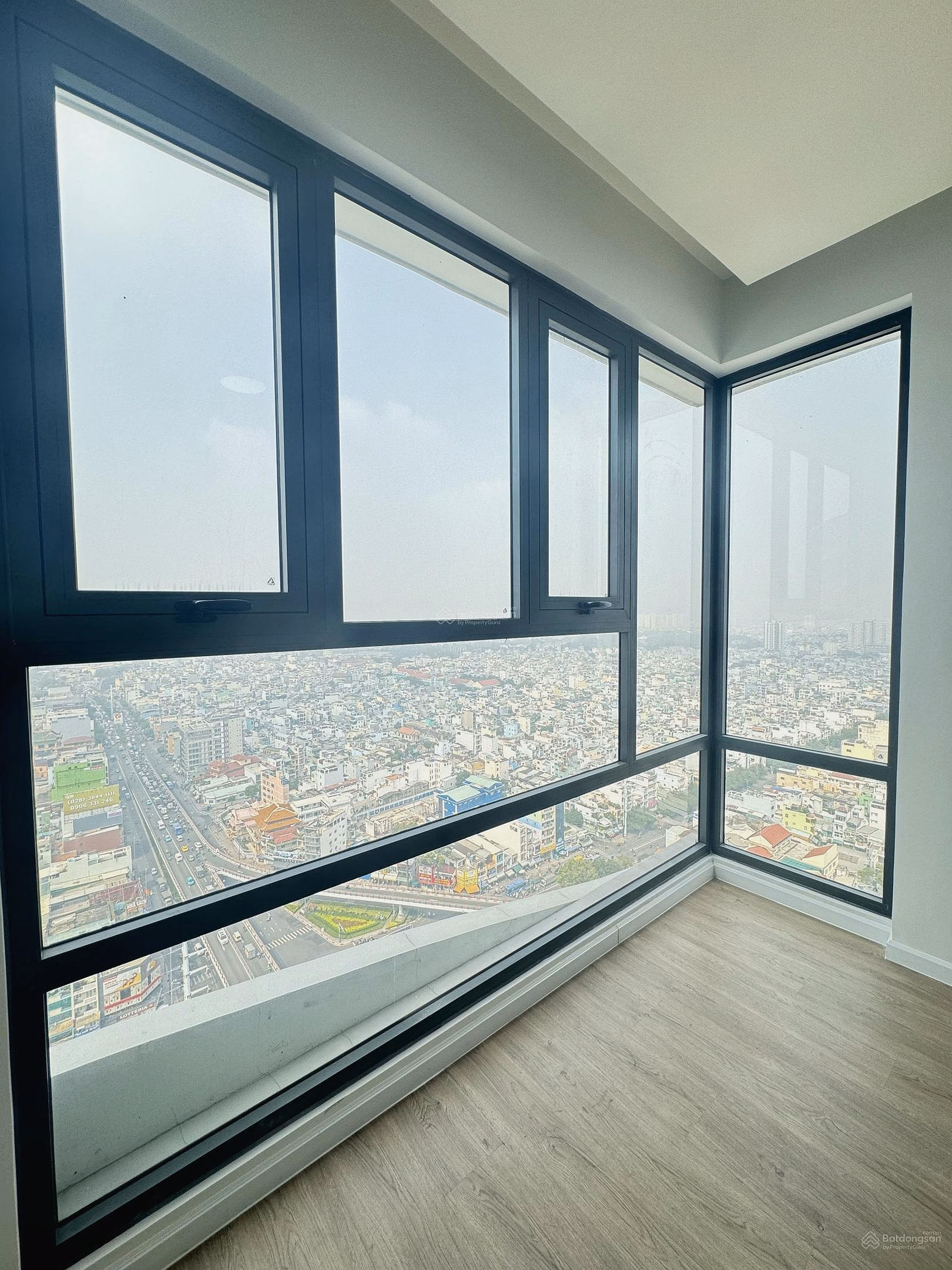 Quick sale internal capacity 3 bedroom corner apartment only 6 billion 5 90m2 all in D-Homme Hong Bang District 6 super nice view