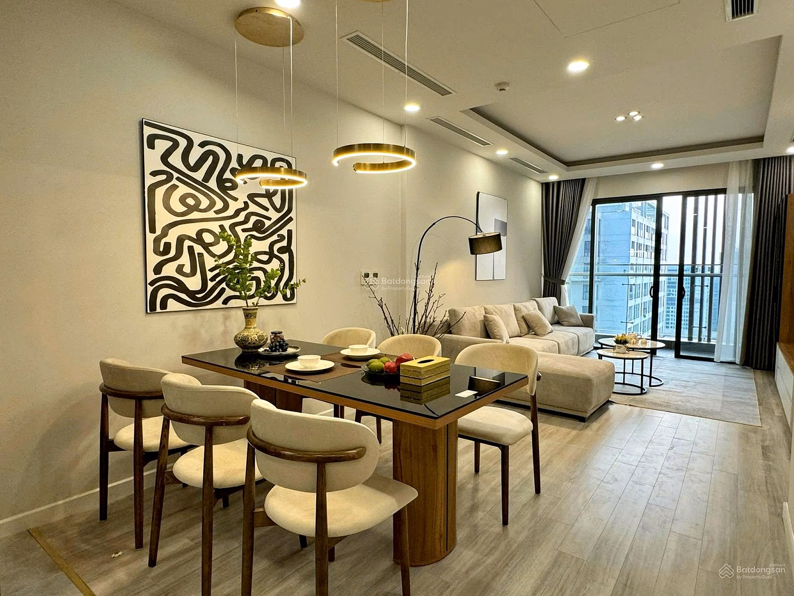 The owner sells a 2-bedroom apartment with area 69m2, apartment 219 Trung Kinh, price 6.2 billion including fees, contact: 0932 392 ***