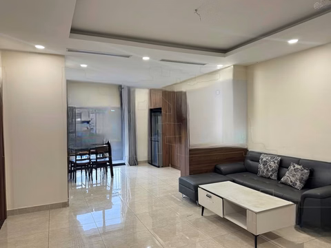 Thi specializes in Golden Park Tower. There is a 3-bedroom apartment for rent by owner. Good price 18 million. View house 24/7