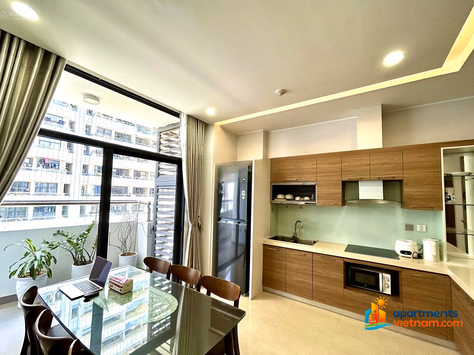 Owner rents Trang An apartment - 96m2