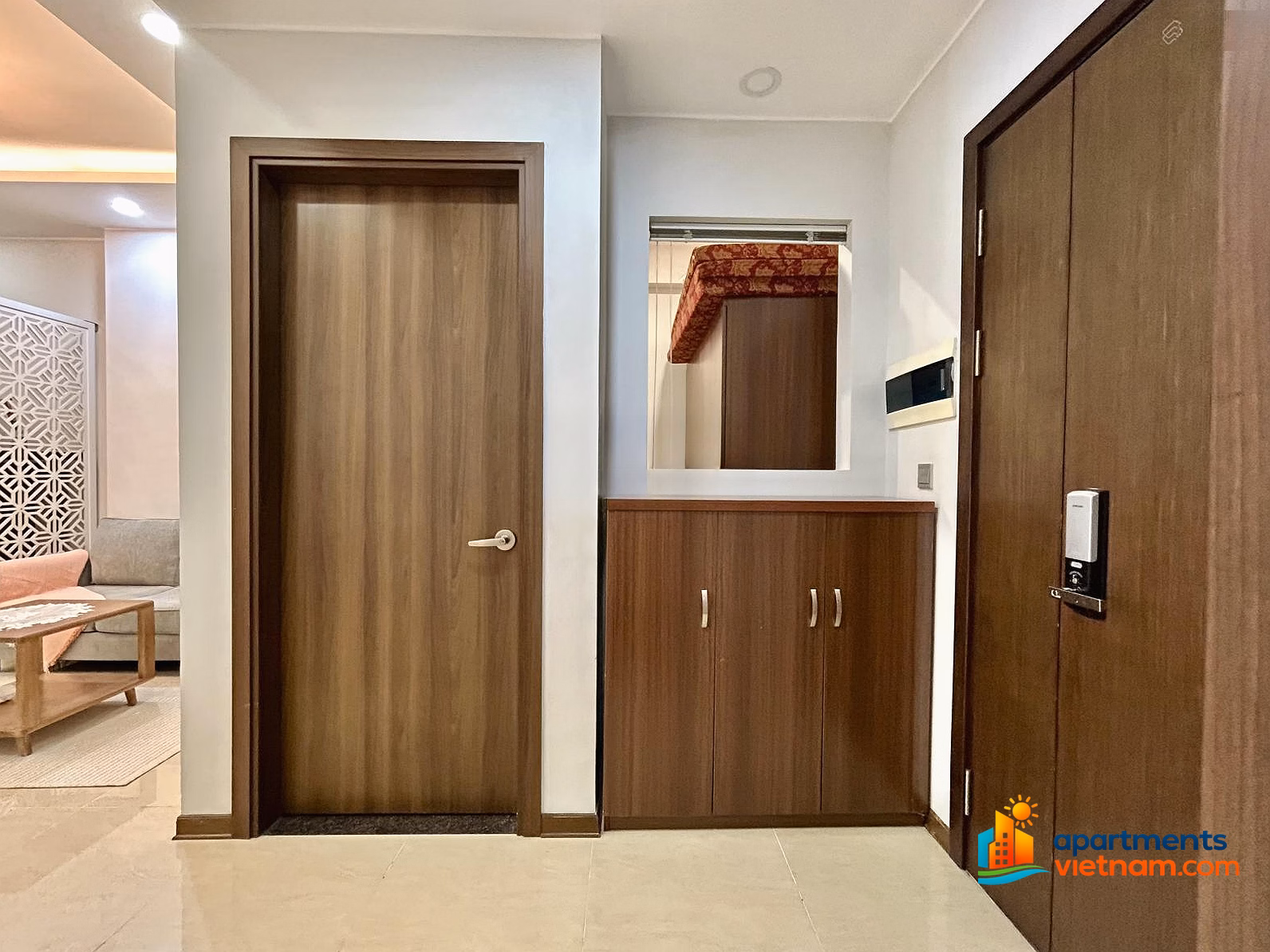 Owner rents Trang An apartment - 96m2