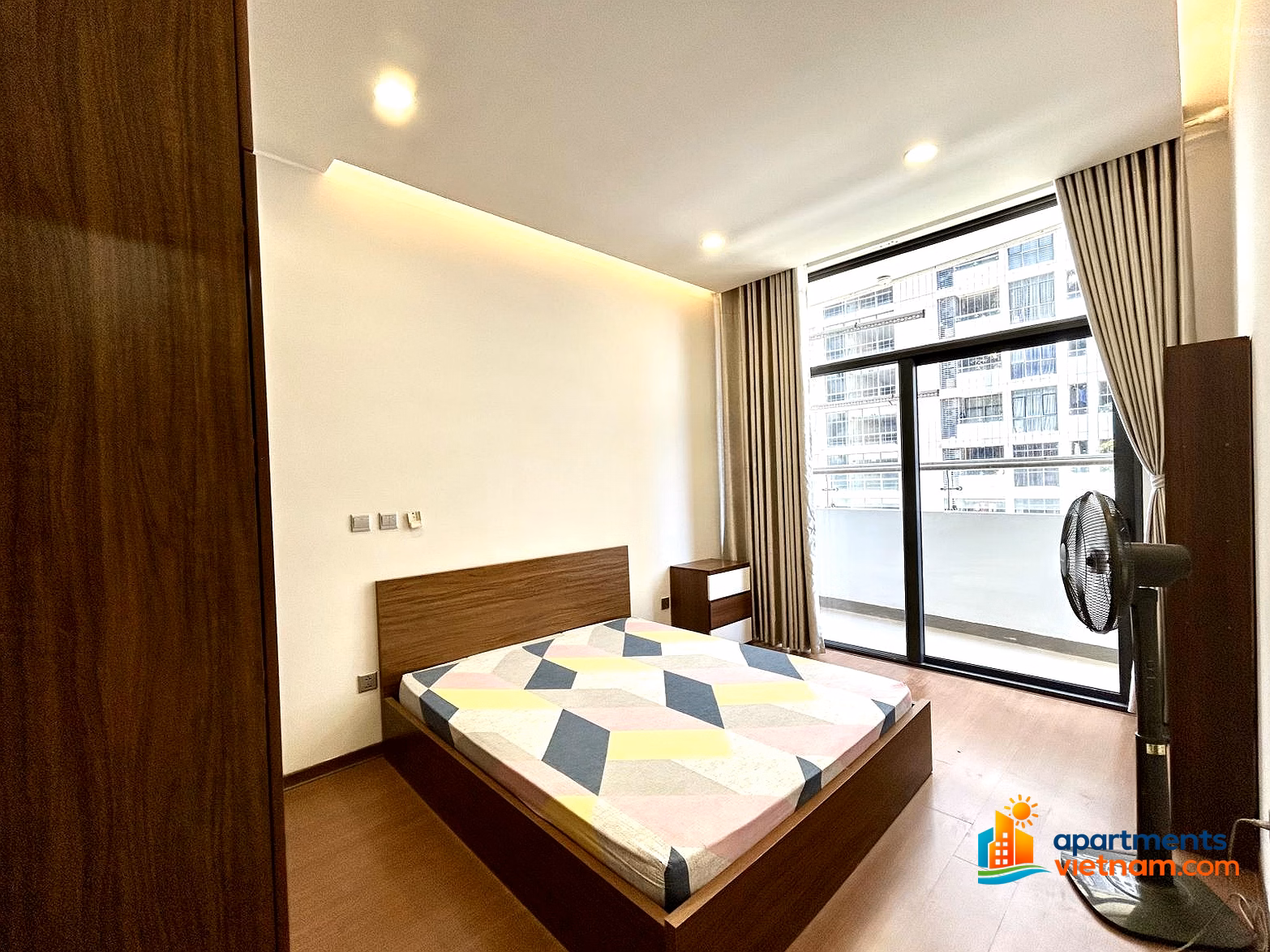 Owner rents Trang An apartment - 96m2