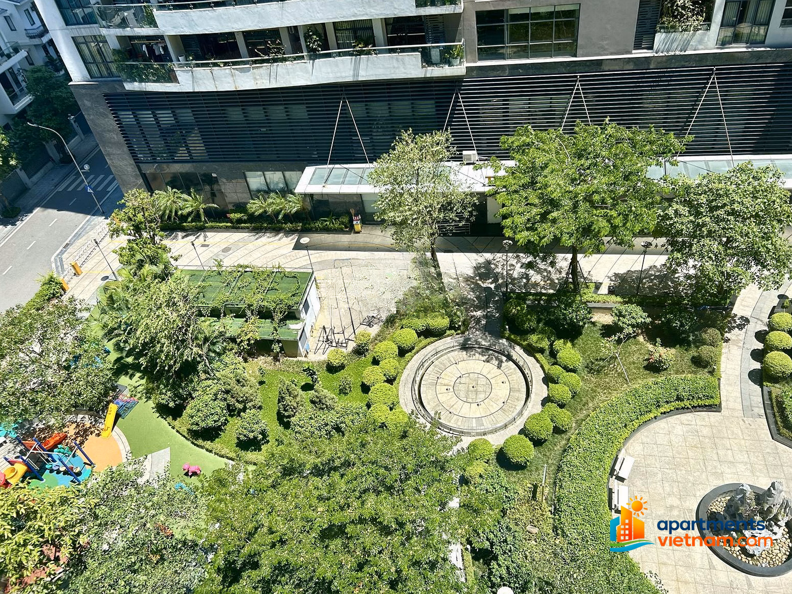 Owner rents Trang An apartment - 96m2