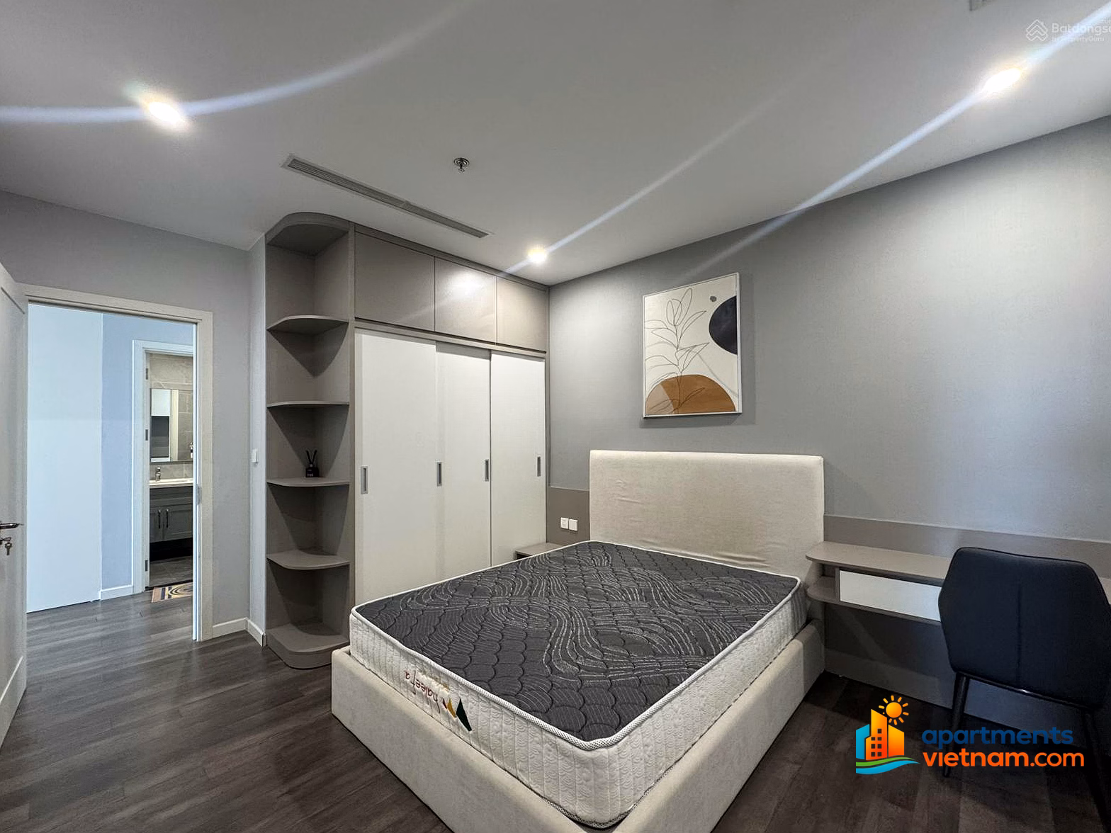 Thi has a 3-bedroom apartment in The Nine, spacious living room, fully furnished, 145m², airy view, super nice house, price 32 million