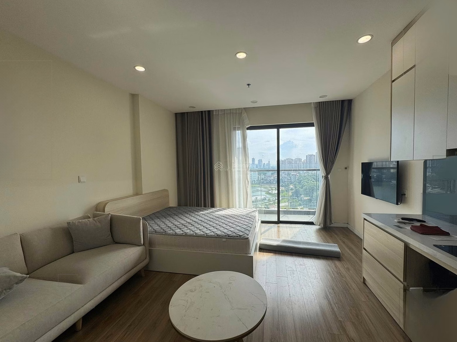 Thi has 8 studio apartments for rent from the owner. TRINITY TOWER. Price from only 9 million. View house 24/24