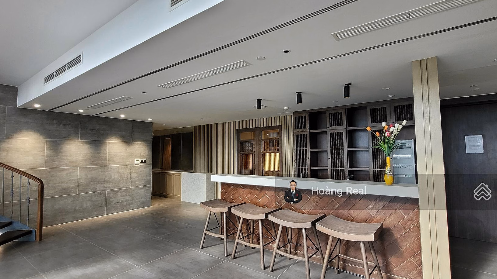 Urgent sale Penthouse Sky Villa 3 floors only in Center of Ho Chi Minh City. Area up to ~520M2