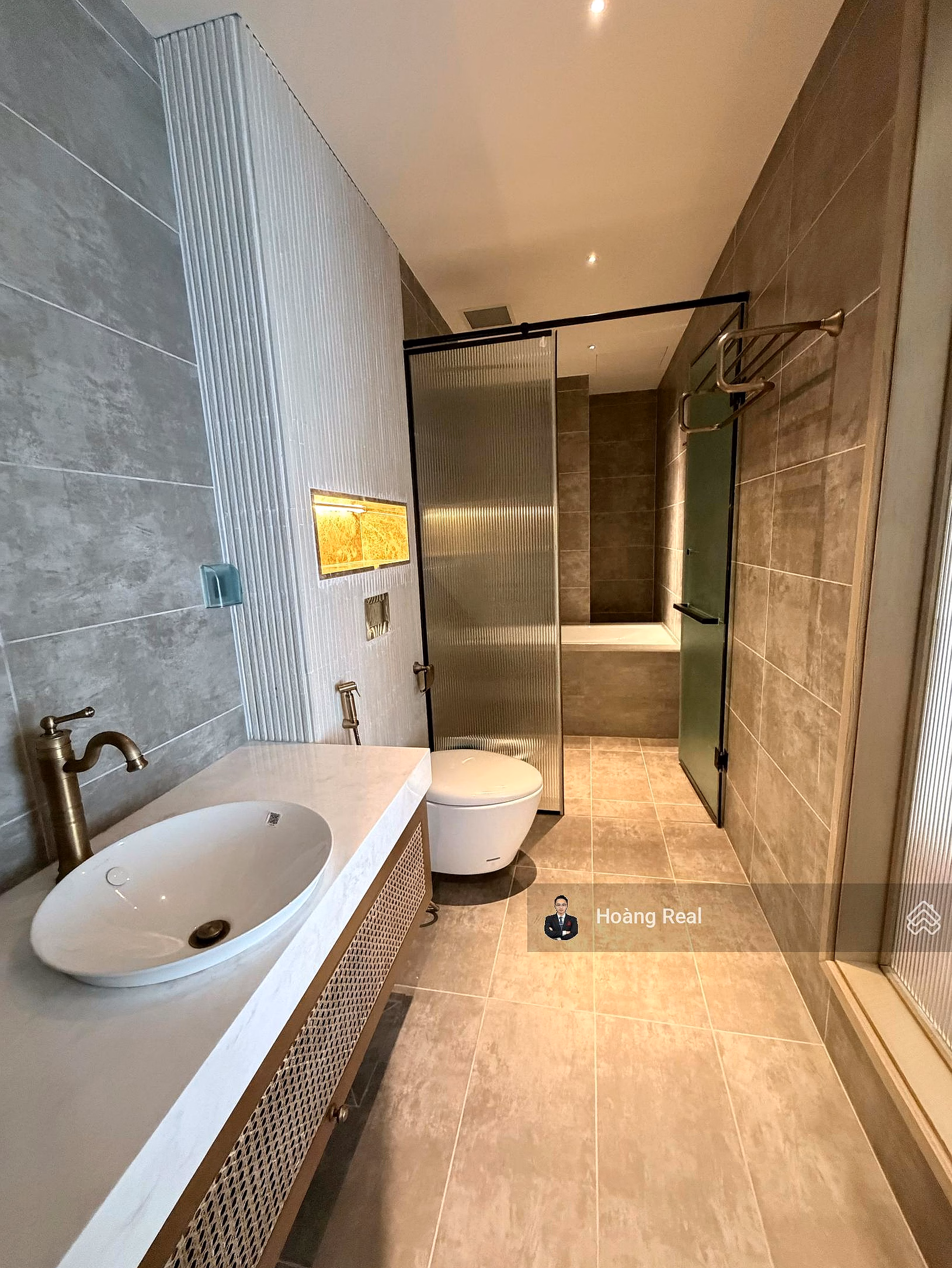 Urgent sale Penthouse Sky Villa 3 floors only in Center of Ho Chi Minh City. Area up to ~520M2