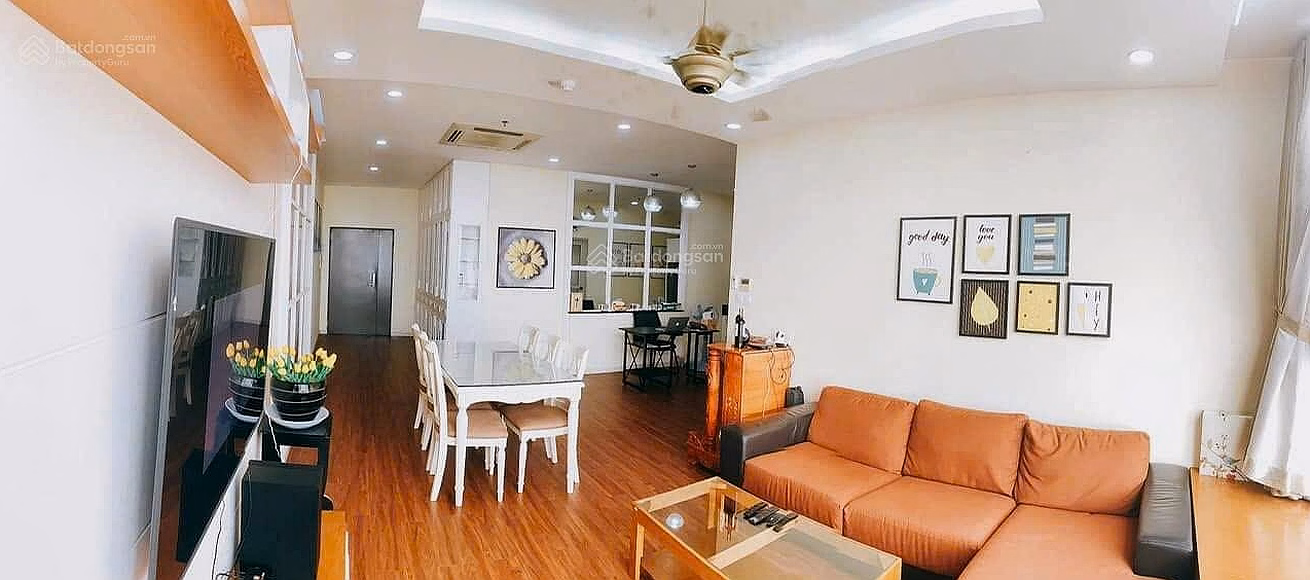 Selling 2 bedroom apartment, 105m2 at La Casa, District 7, super bargain price of 5.6 billion*** Phuong