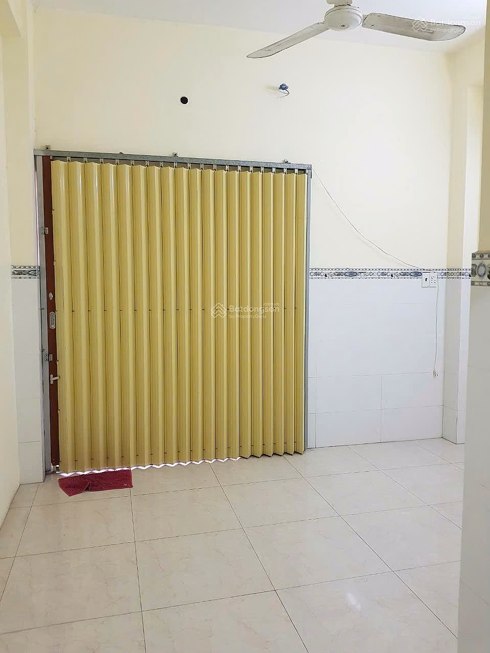 Urgent sale ground floor apartment 212B Nguyen Trai - Oc Dao area, District 1, area 51m2, 2 bedrooms, 1 bathroom, price 4 billion***