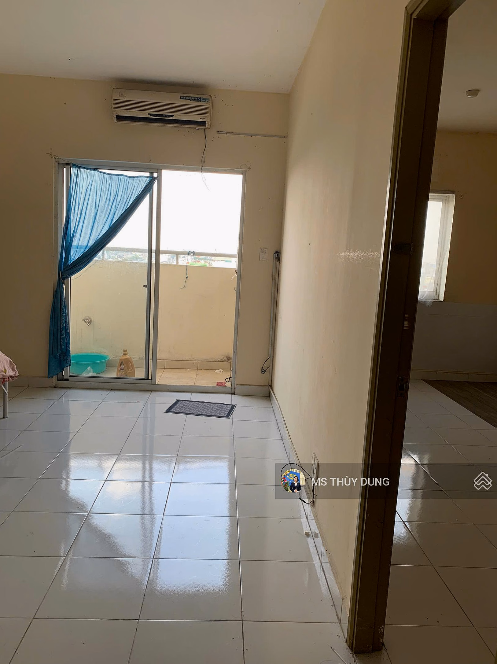 HQC Hoc Mon sells a large 70m2 low-floor apartment with a large balcony***