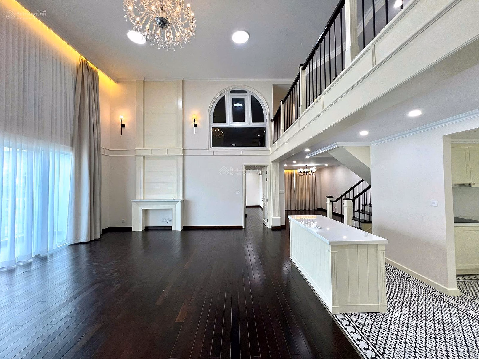 Selling 6-bedroom duplex apartment, corner 3 frontage on Vista Verde, large actual floor area of ​​350m2