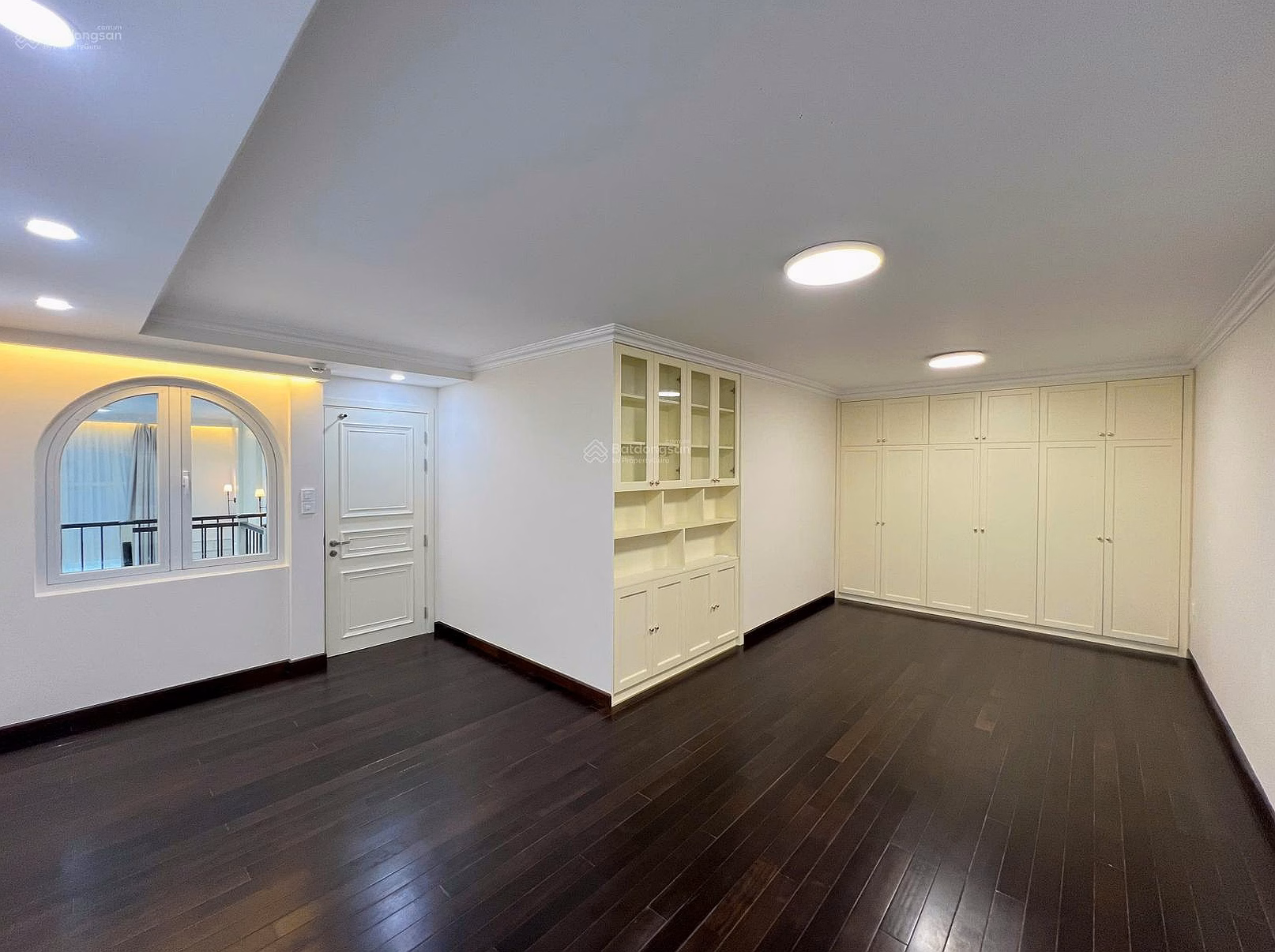Selling 6-bedroom duplex apartment, corner 3 frontage on Vista Verde, large actual floor area of ​​350m2