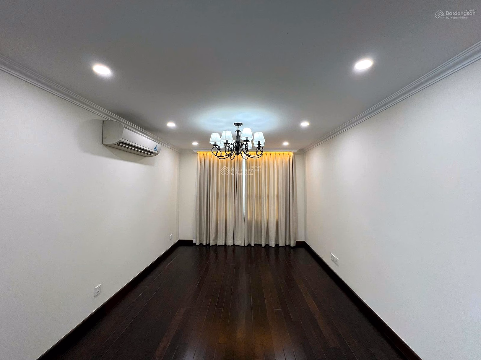 Selling 6-bedroom duplex apartment, corner 3 frontage on Vista Verde, large actual floor area of ​​350m2