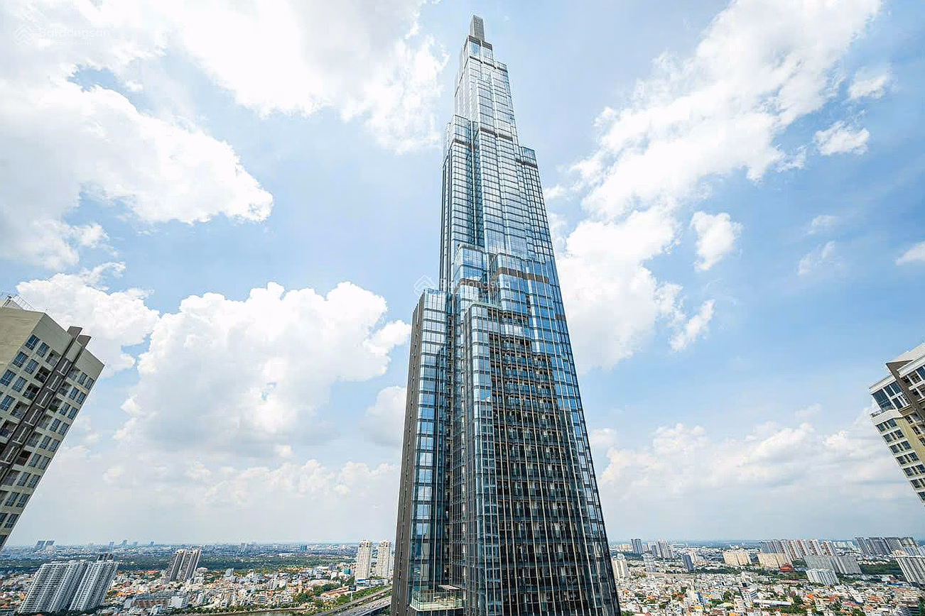 The owner is going abroad so he can quickly rent out a 3-bedroom apartment in Vinhomes Central Park at a good price