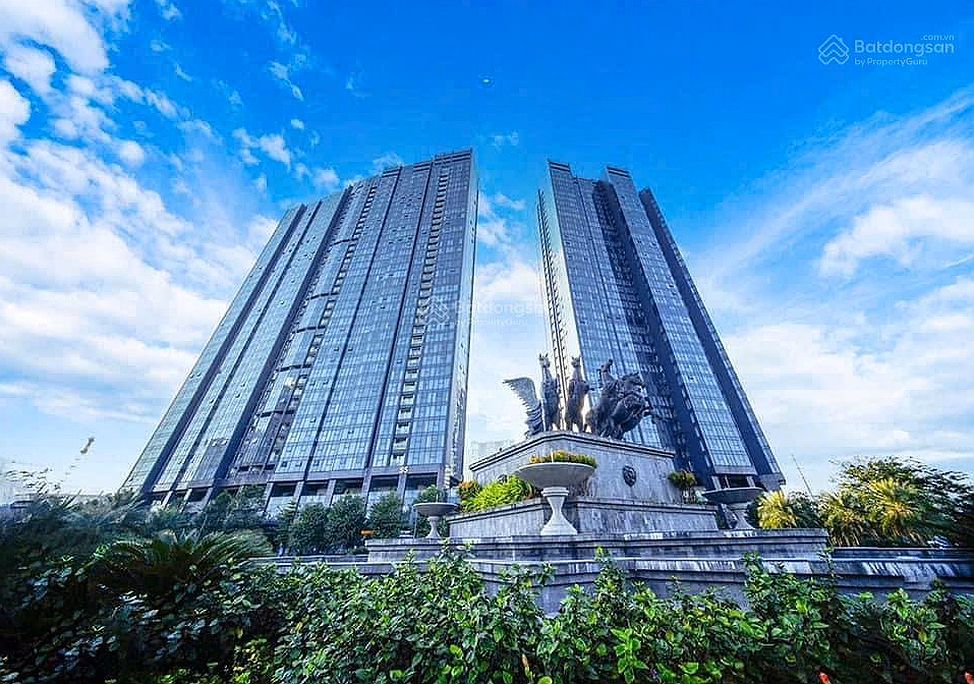 OWNER SELLING 3 BEDROOM APARTMENT IN S5 SUNSHINE CITY BUILDING - WITH LIVING ROOM BALCONY AND CIPUTRA GOLF COURSE VIEW - SUPER BEAUTIFUL