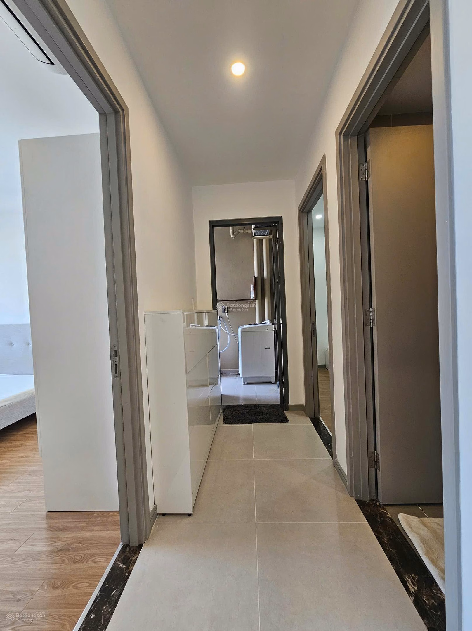 Selling apartment The Gold View, 6.7 billion, 69m2, 2 bedrooms + 1 bathroom at Ben Van Don, District 4, super bargain price