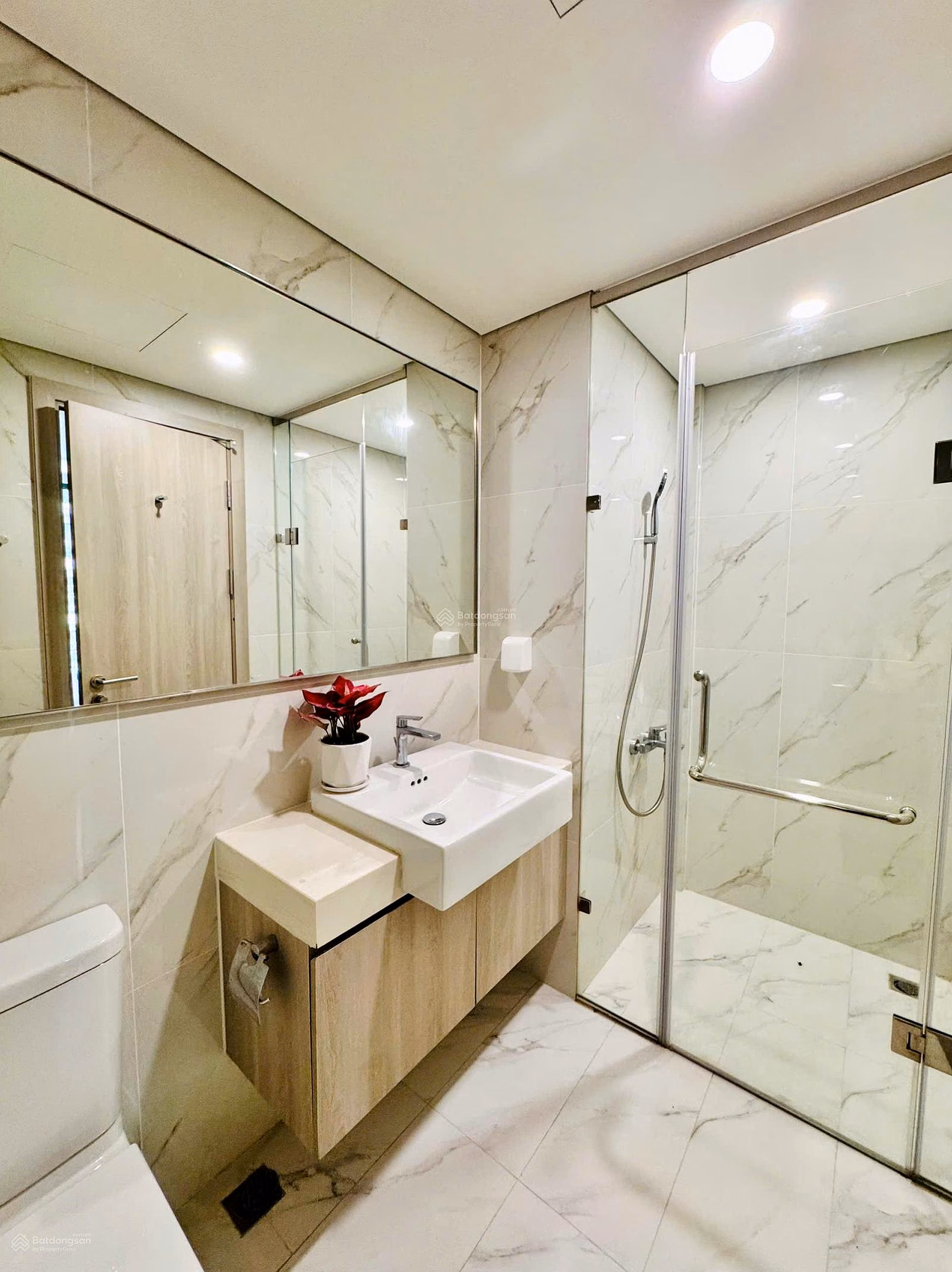 Urgent sale: Masteri studio: Apartment 30.4m, building A, 2.5 billion and apartment 33m, building B, lake view, 3.1 billion (both fully furnished)