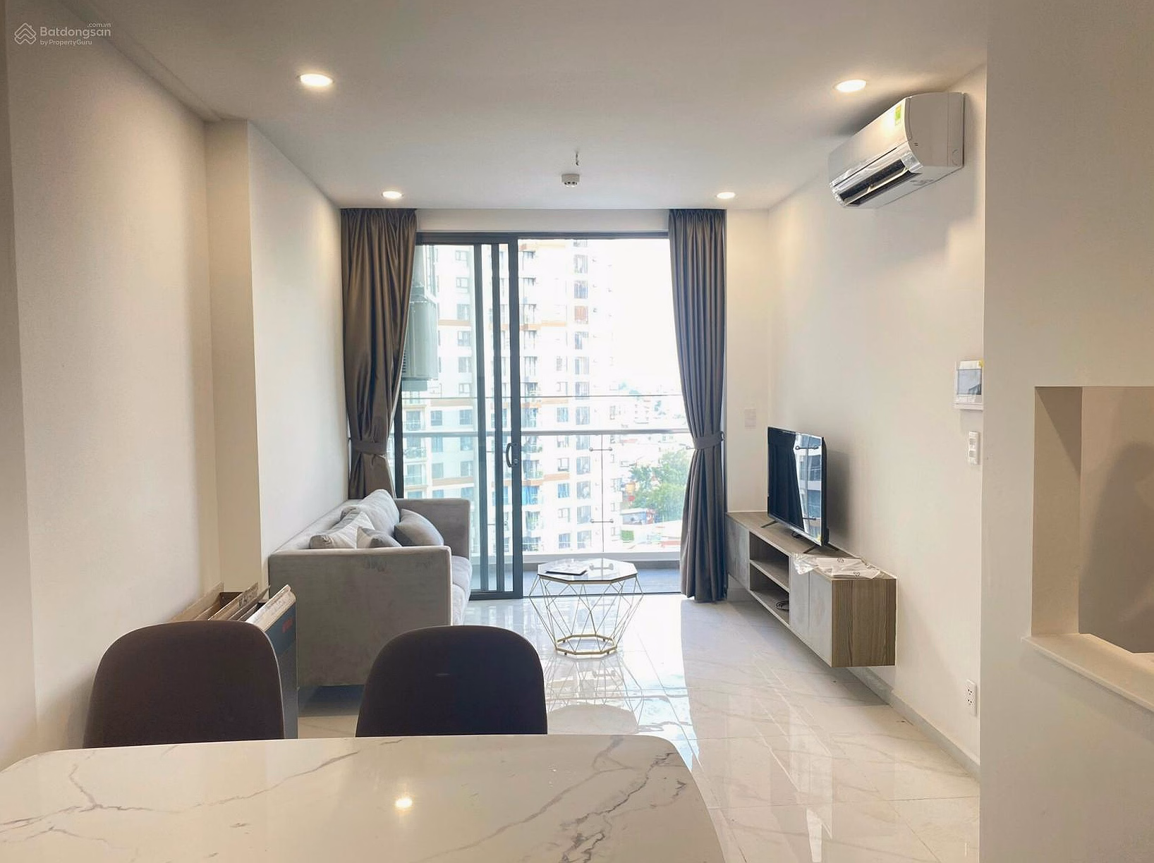 Beautiful apartment with 2 bedrooms, 2 bathrooms, fully furnished, just bring suitcase in Precia District 2, price 16.5 million - 0932 798 ***