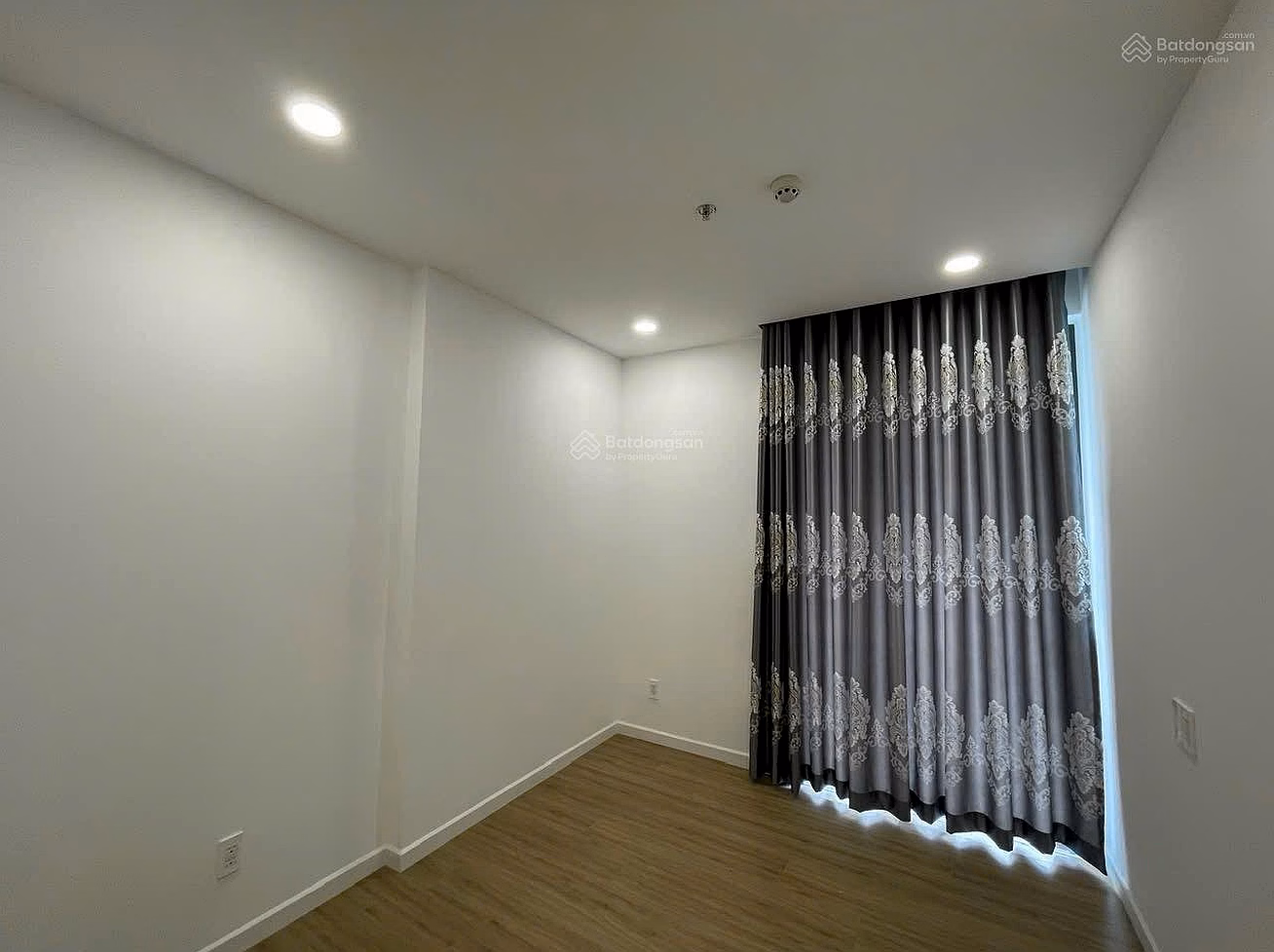 MT Eastmark City apartment for sale, 2 bedrooms, 2 bathrooms, high floor, pool view, basic furniture, price only 4.1 billion including tax