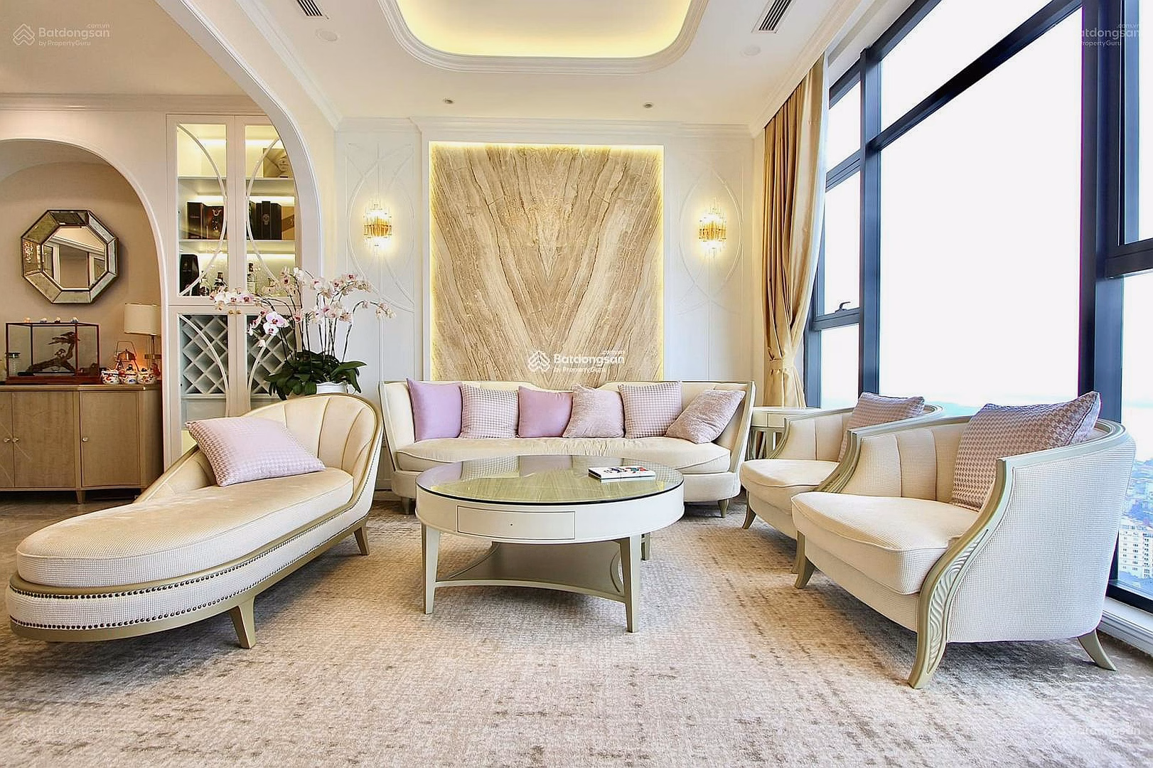 2-3 bedrooms-1.5 bedrooms-studio with lake view for rent from only 15 million VND Vinhomes D'Capitale