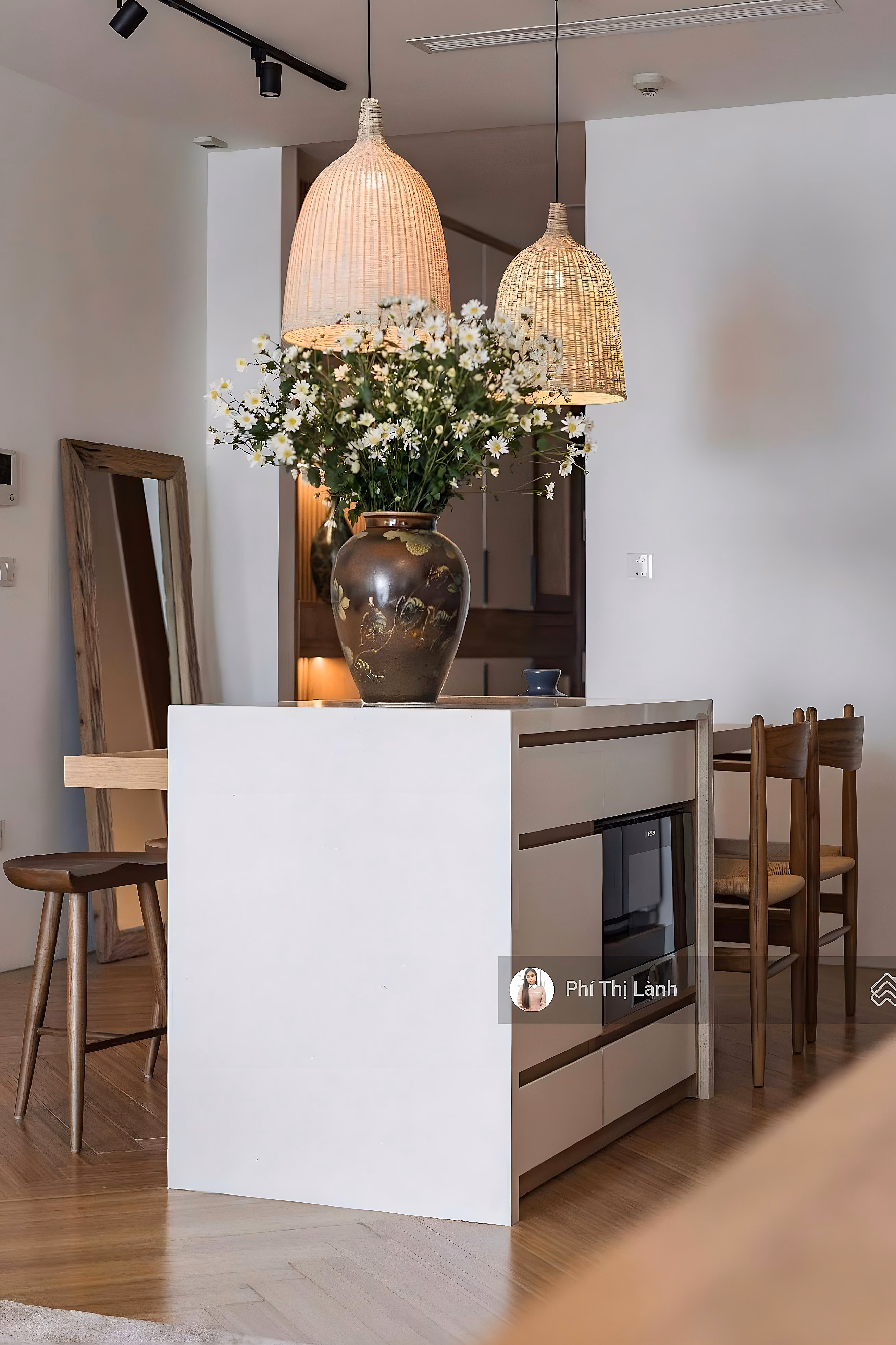 Receptionist CC D'. El Dorado needs to rent 1 - 2 - 3 bedroom apartments, beautiful house, super good price, many amenities