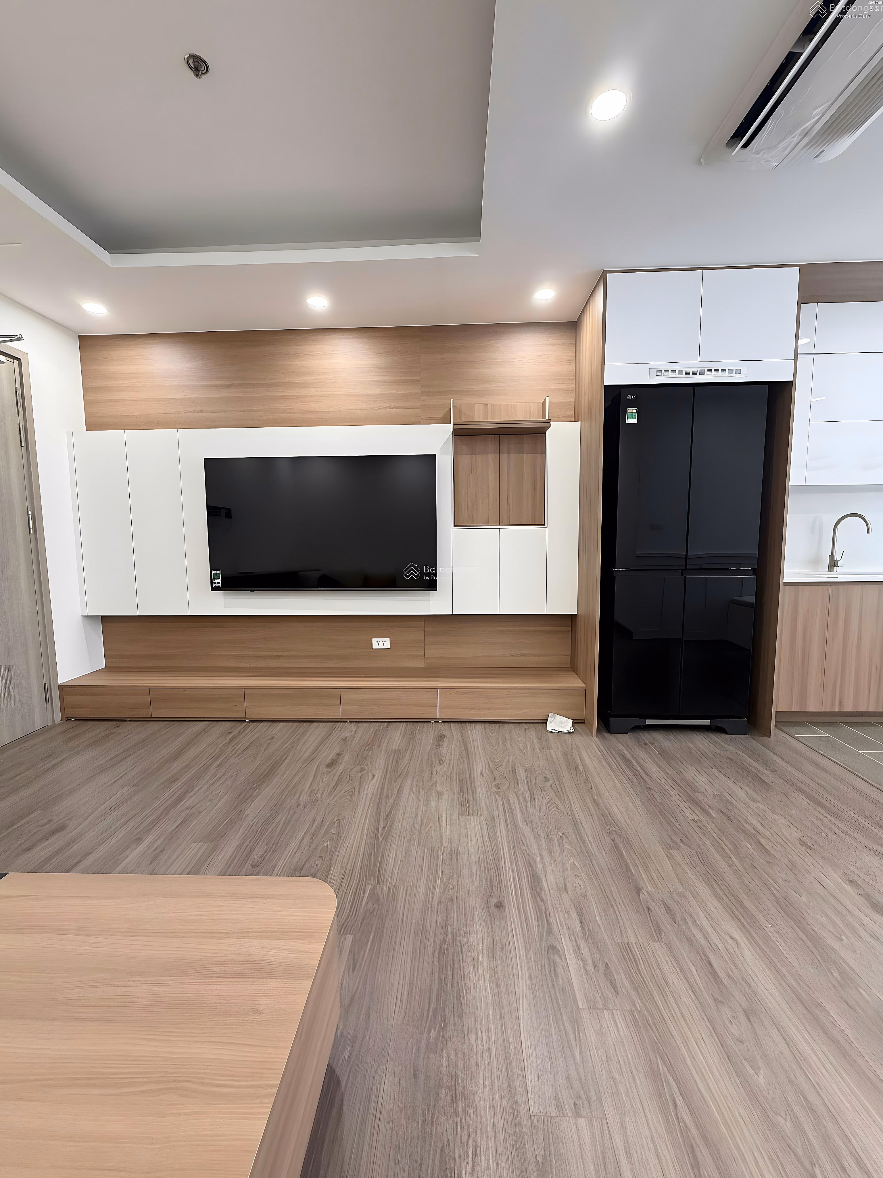 Specializing in renting Handico apartments with 2-3 bedrooms from basic to fully furnished, 100% new to suit your needs. 0977 858 ***