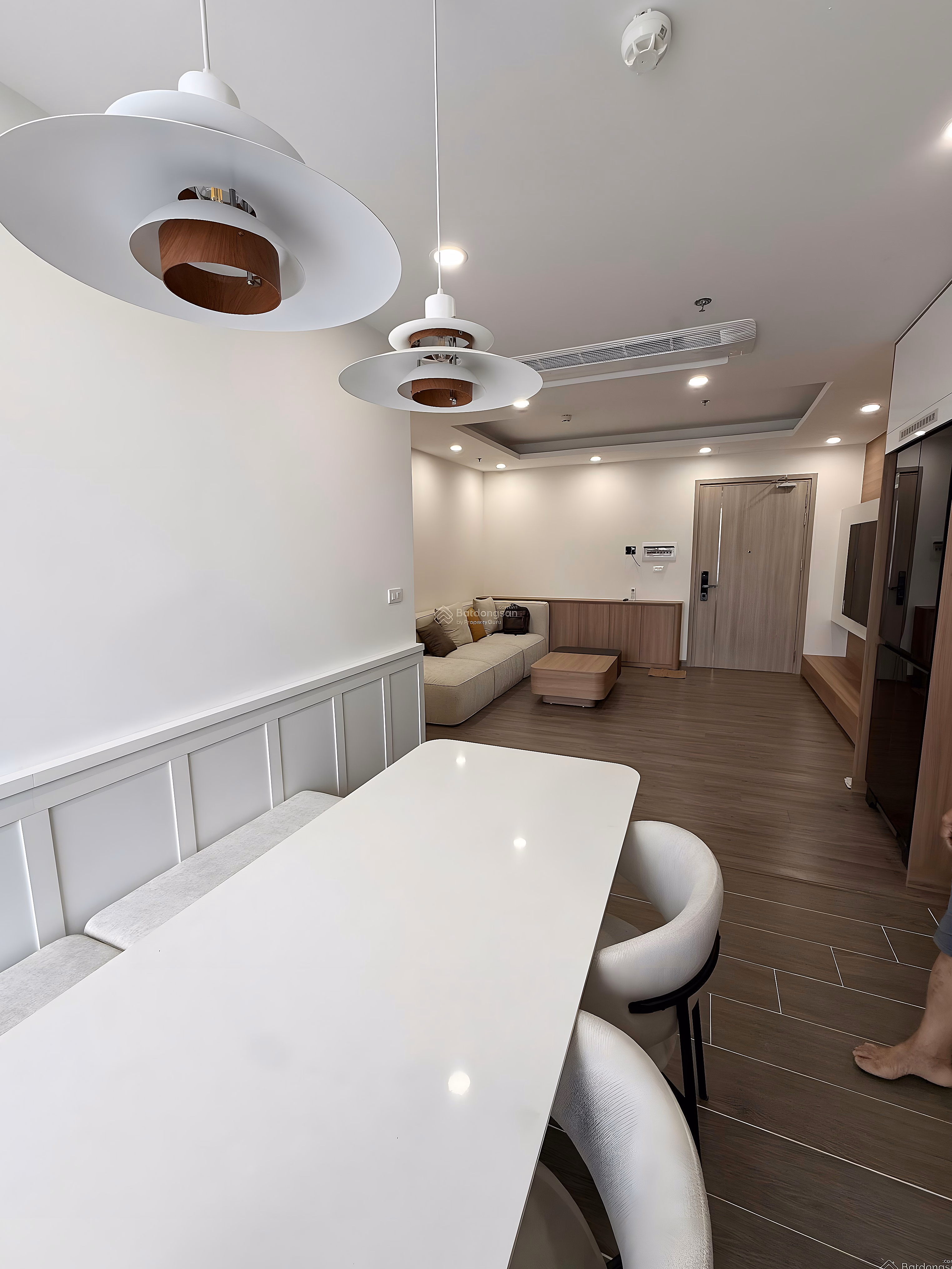 Specializing in renting Handico apartments with 2-3 bedrooms from basic to fully furnished, 100% new to suit your needs. 0977 858 ***