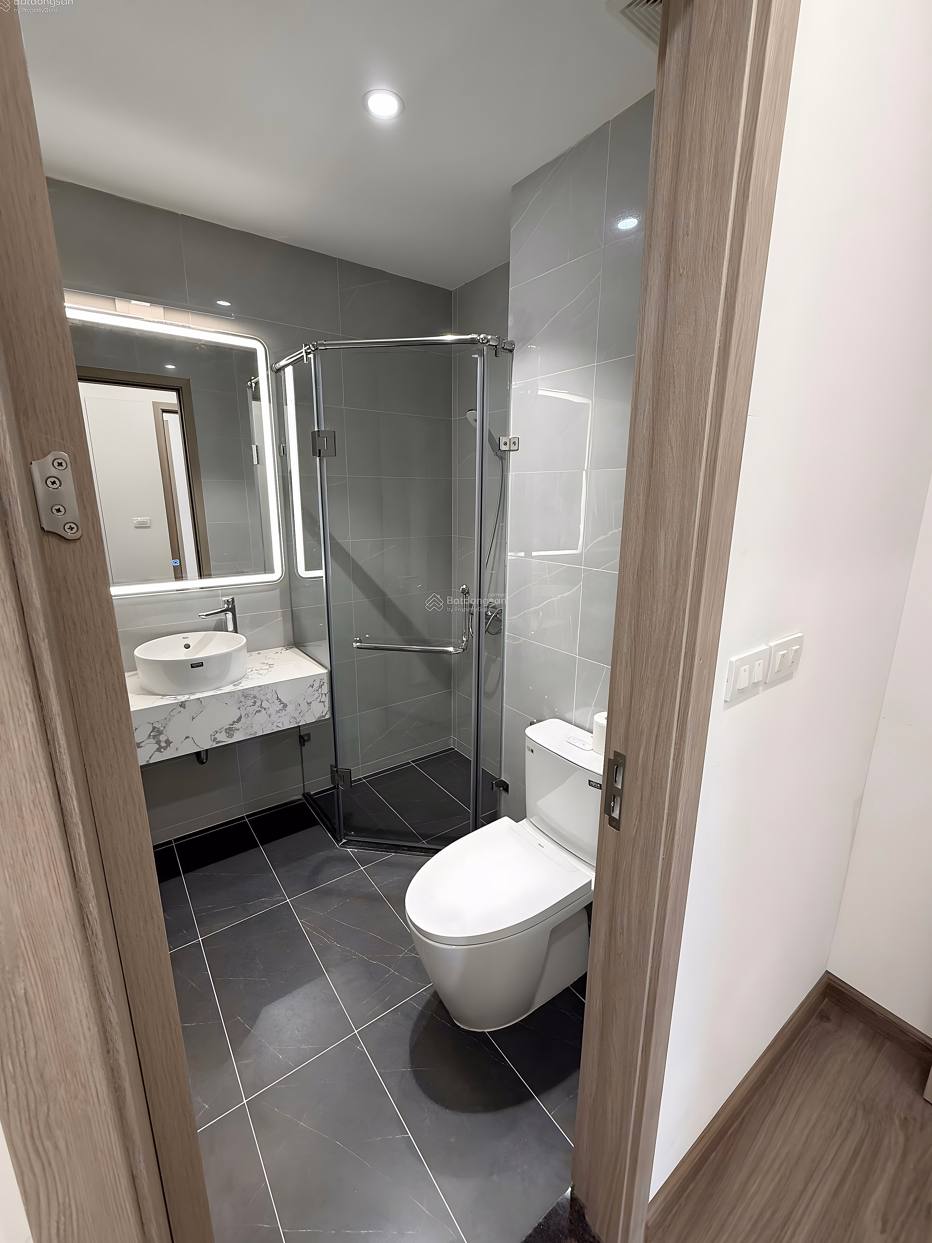 Specializing in renting Handico apartments with 2-3 bedrooms from basic to fully furnished, 100% new to suit your needs. 0977 858 ***