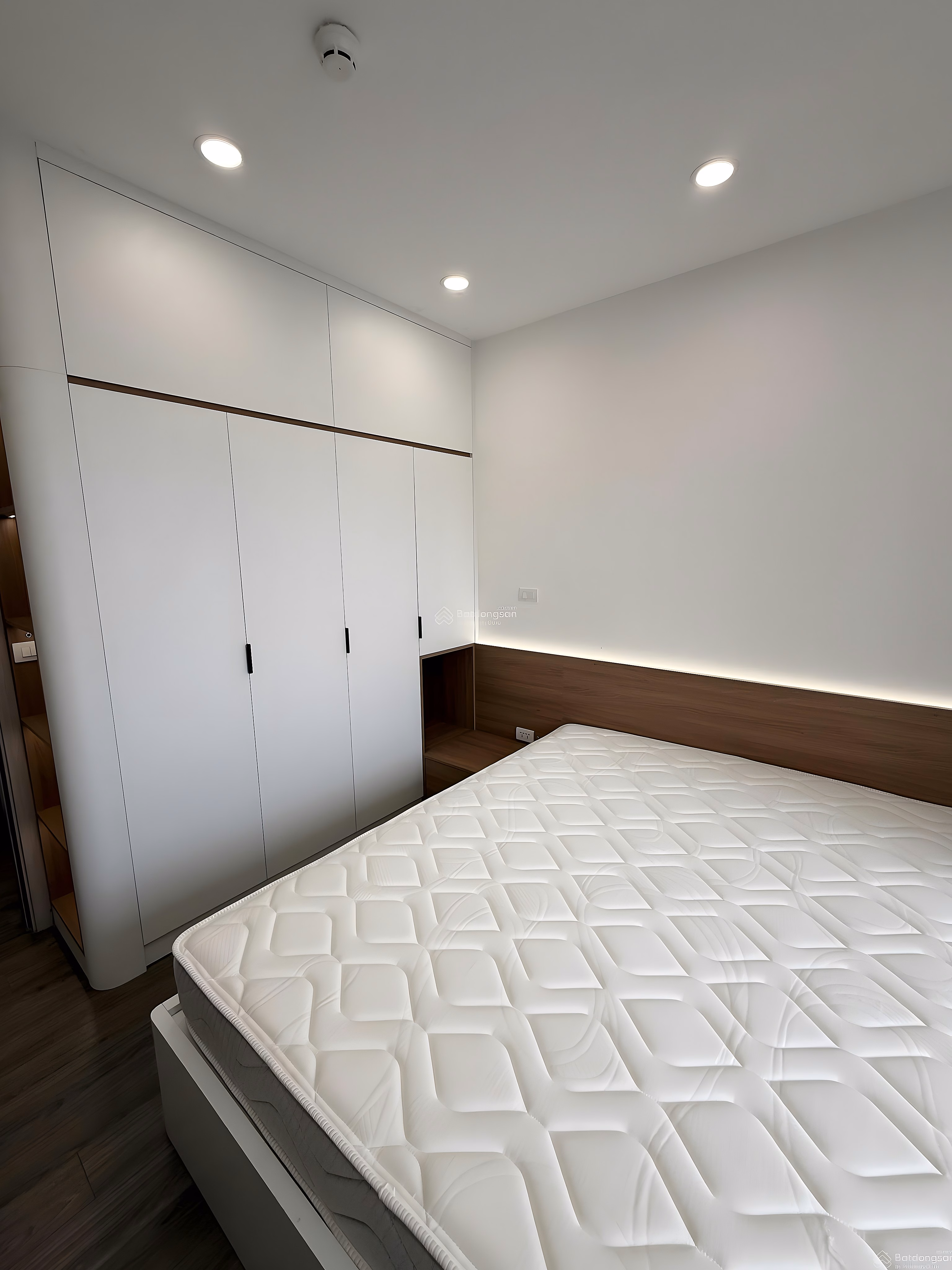 Specializing in renting Handico apartments with 2-3 bedrooms from basic to fully furnished, 100% new to suit your needs. 0977 858 ***