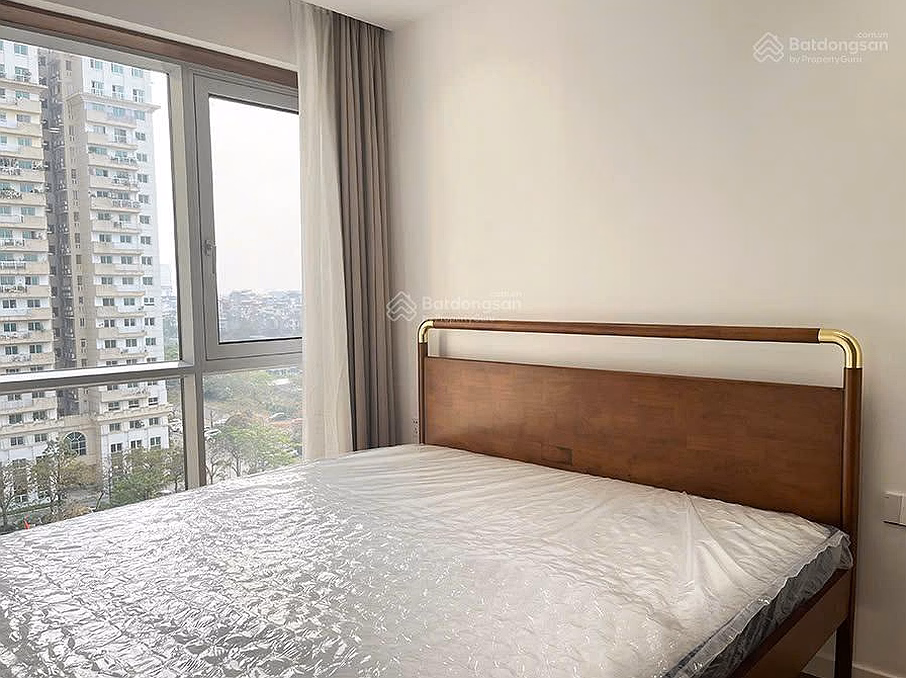 Selling 182m2 apartment in building P Ciputra, beautiful house, golf course view, fully furnished