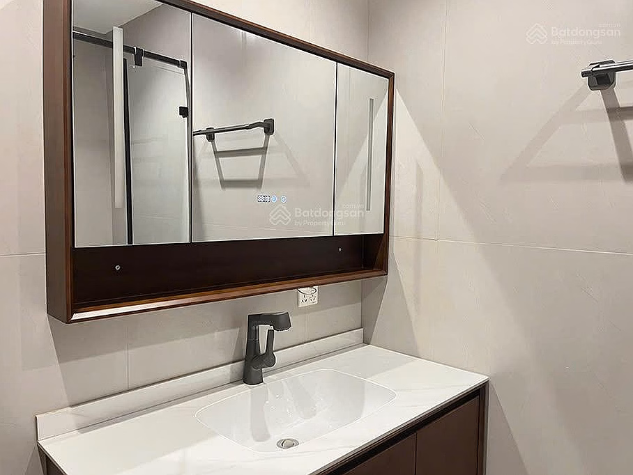 Selling 182m2 apartment in building P Ciputra, beautiful house, golf course view, fully furnished